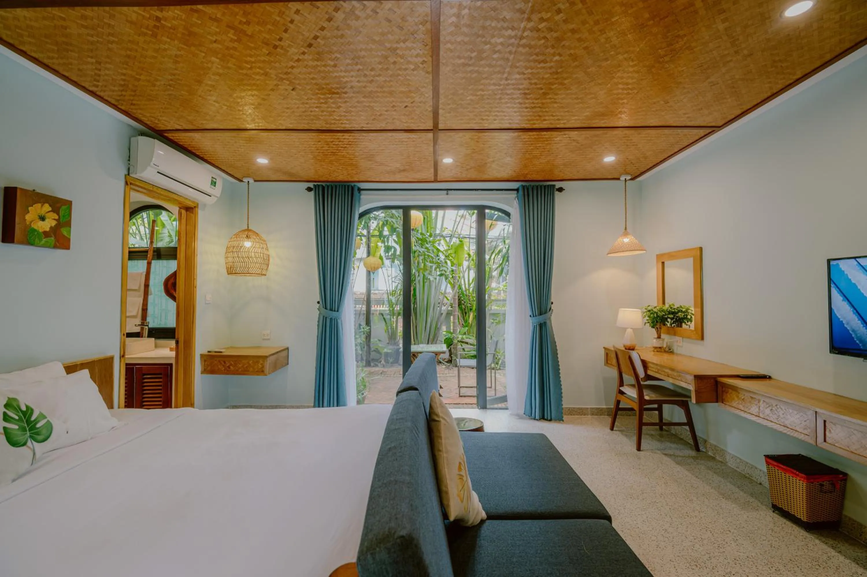 Bed in Villa De Campagne Hoi An- Boutique homestay with pool and family soul