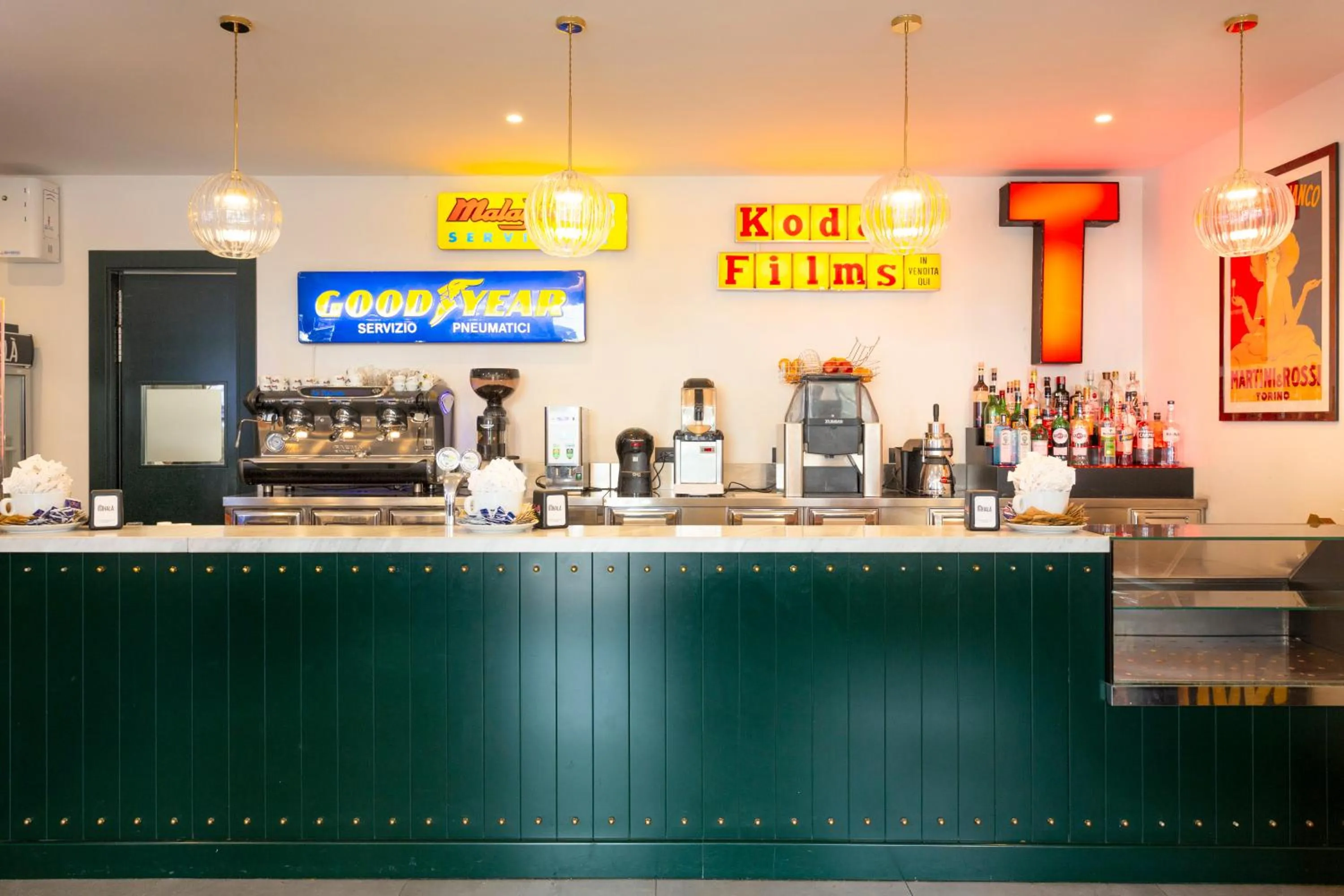 Lounge or bar in Hotel Ghalà