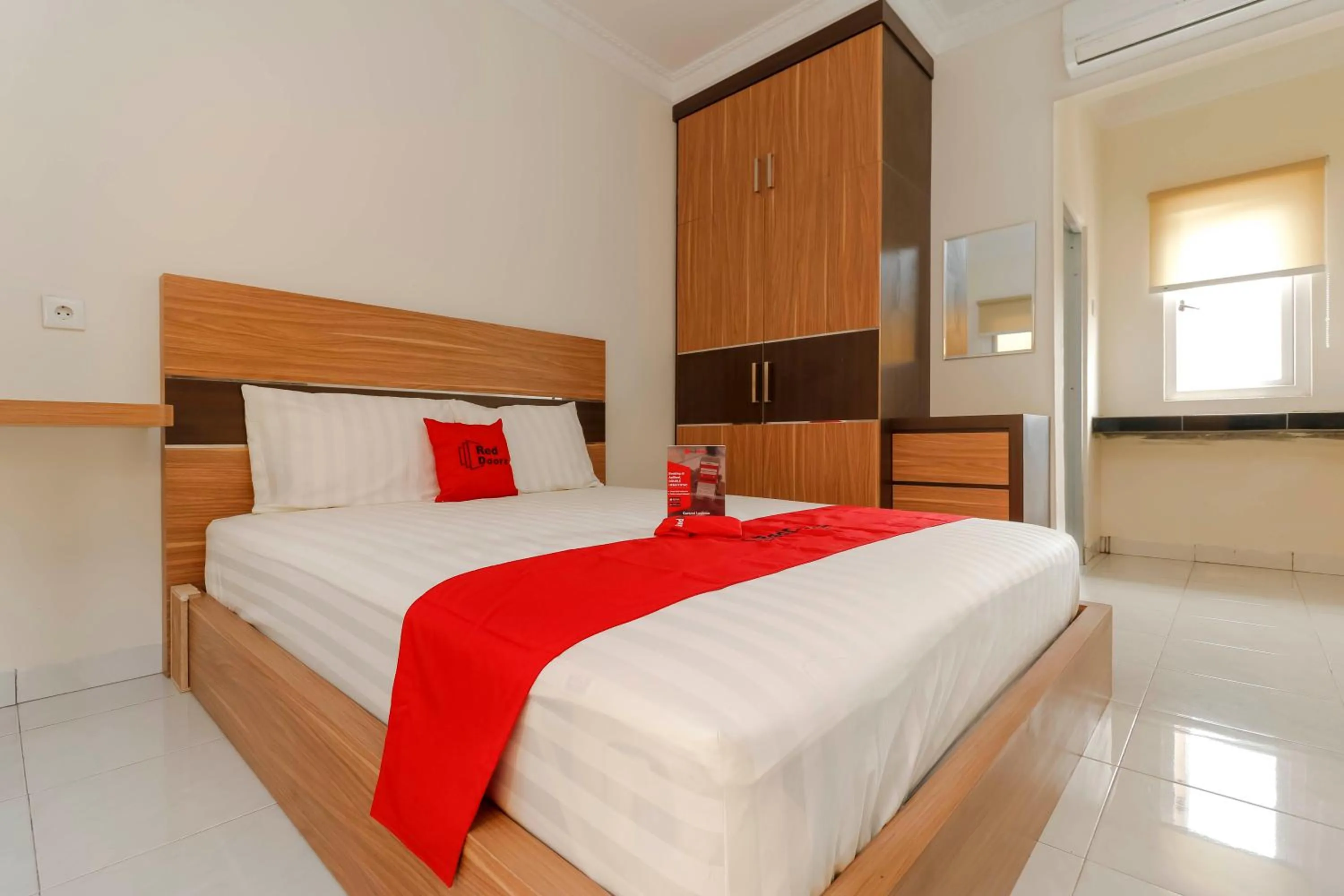 Bedroom, Bed in RedDoorz Plus near Palembang Square Mall