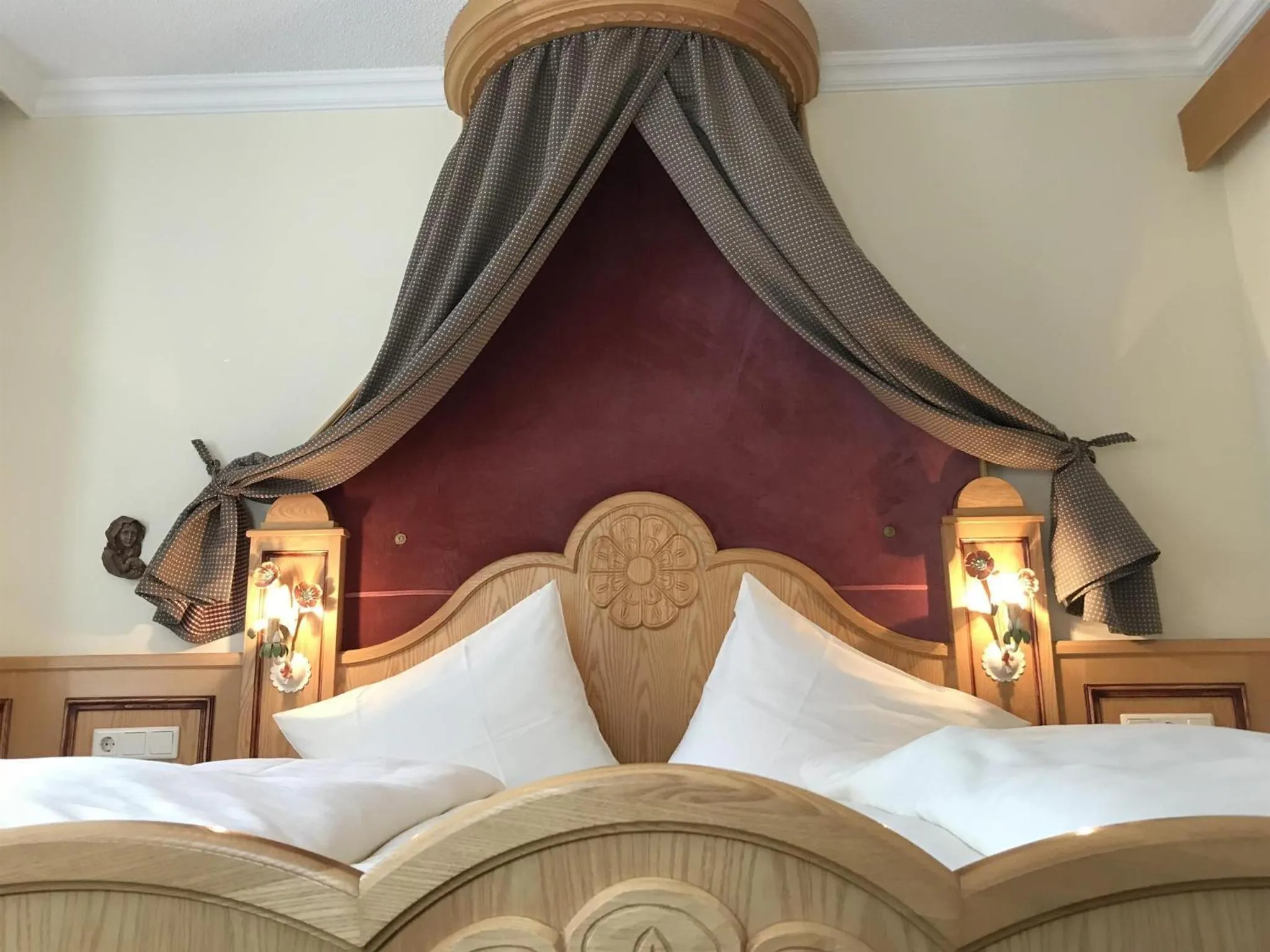 Bedroom, Bed in Hotel Neuwirt