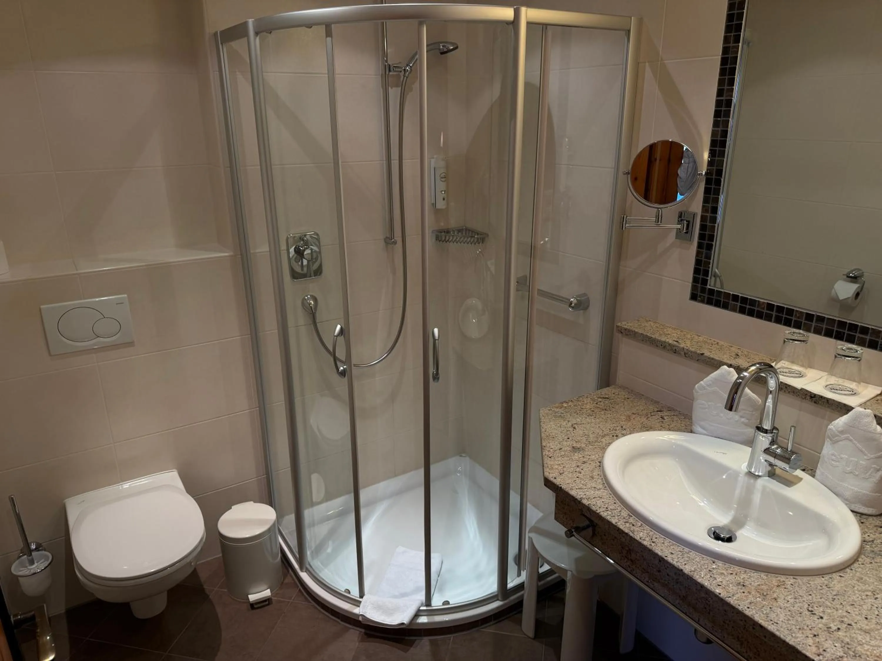 Shower in Hotel Neuwirt