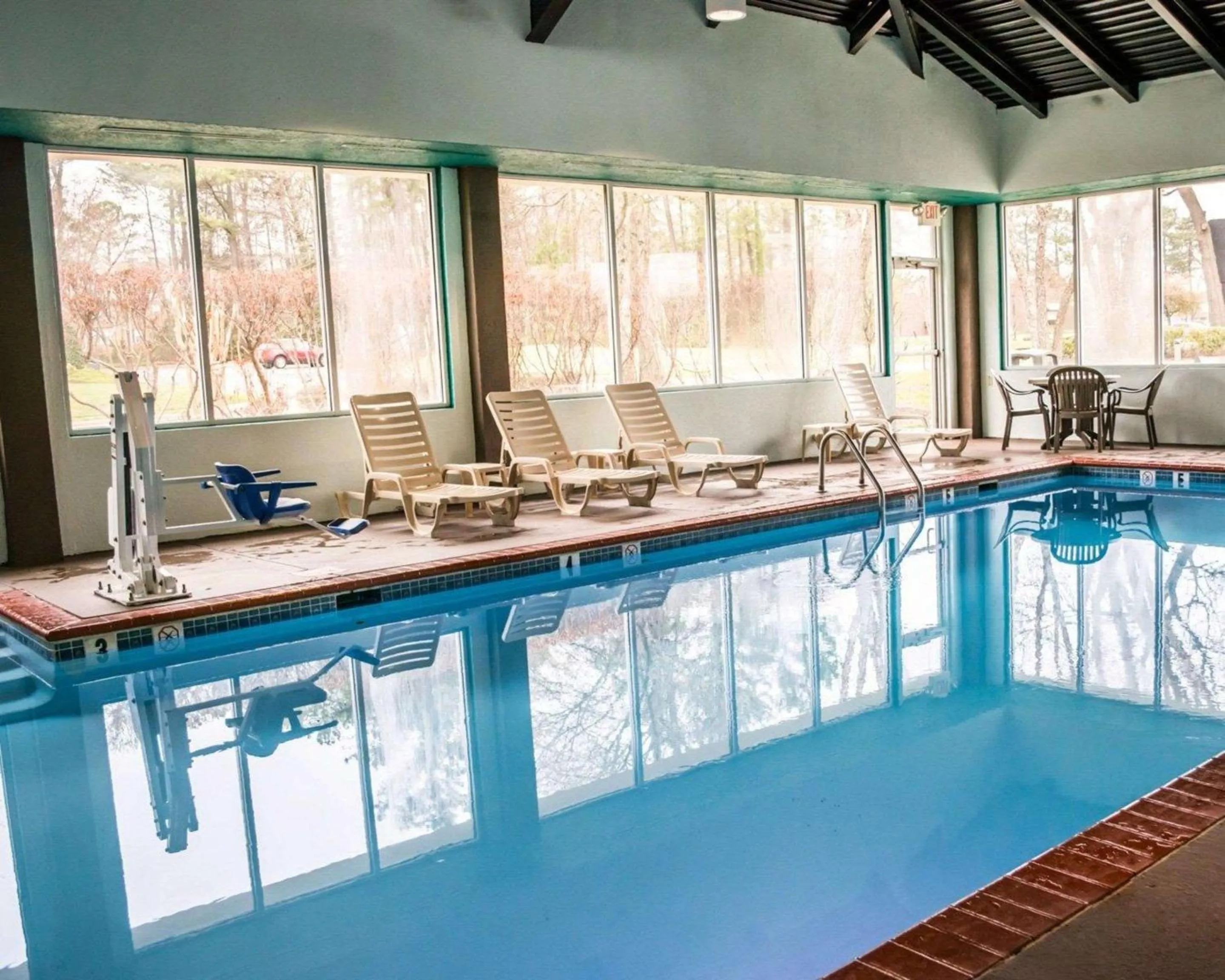 Swimming pool in Sleep Inn Historic