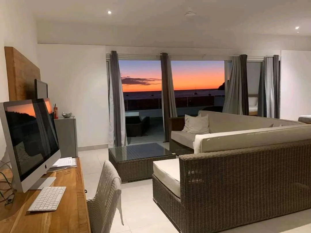 Communal lounge/ TV room in Etoile Blanche