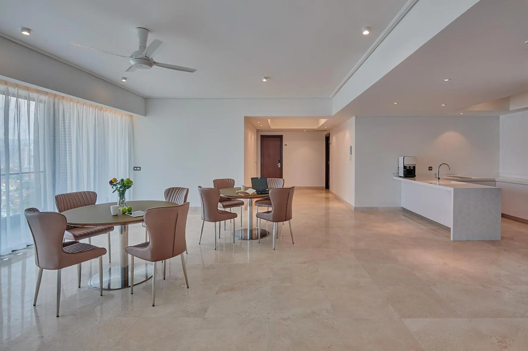 Area and facilities in TRILLION SUITES by SLG