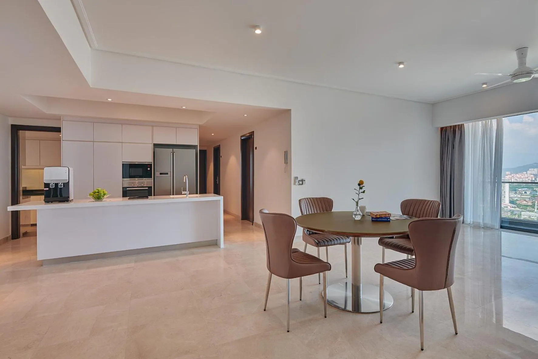 Area and facilities in TRILLION SUITES by SLG