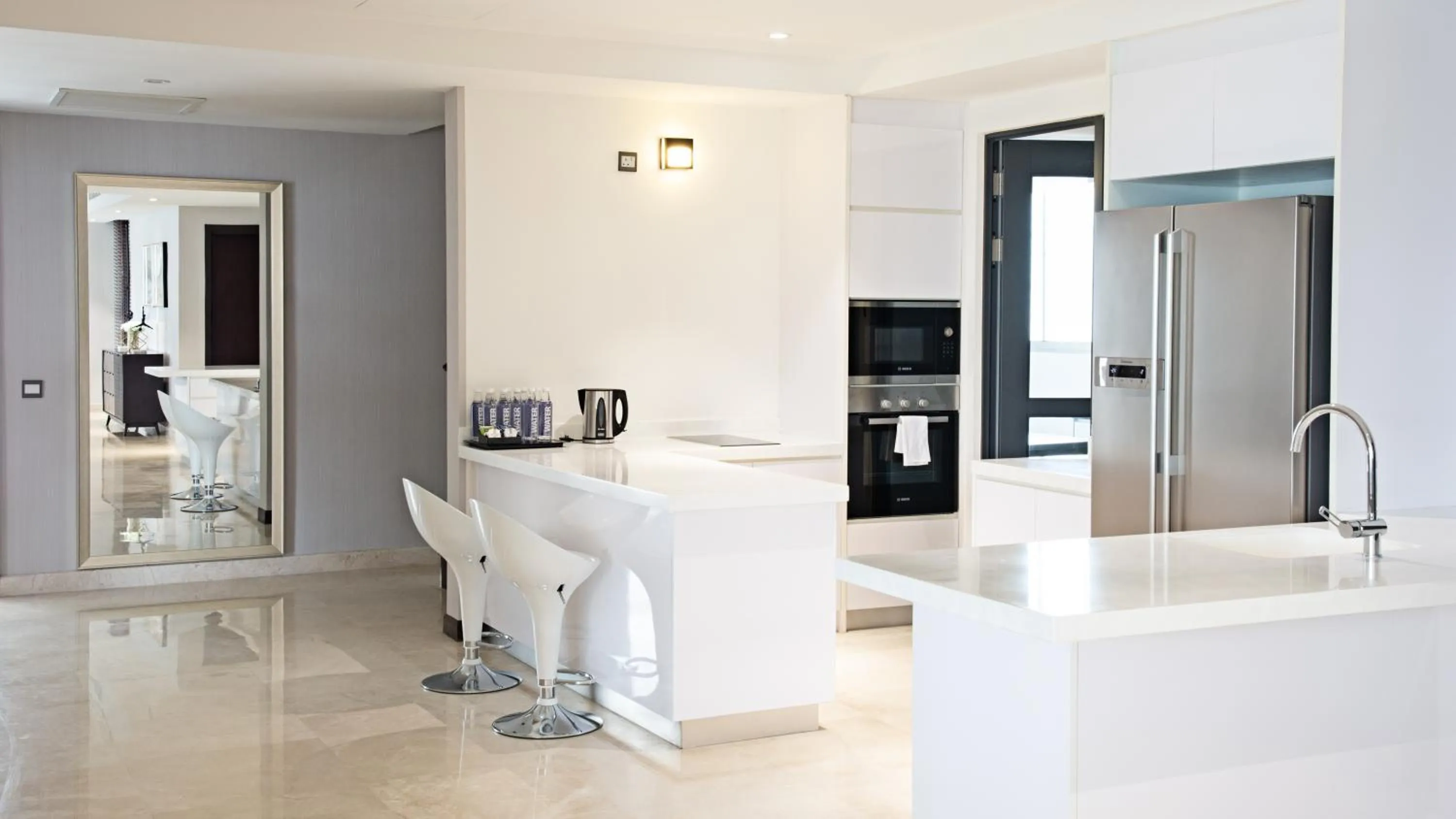 Kitchen or kitchenette in TRILLION SUITES by SLG