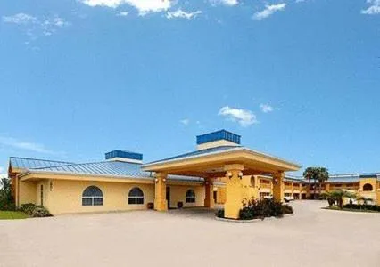 Facade/entrance in Rodeway Inn & Suites Corpus Christi Northwest