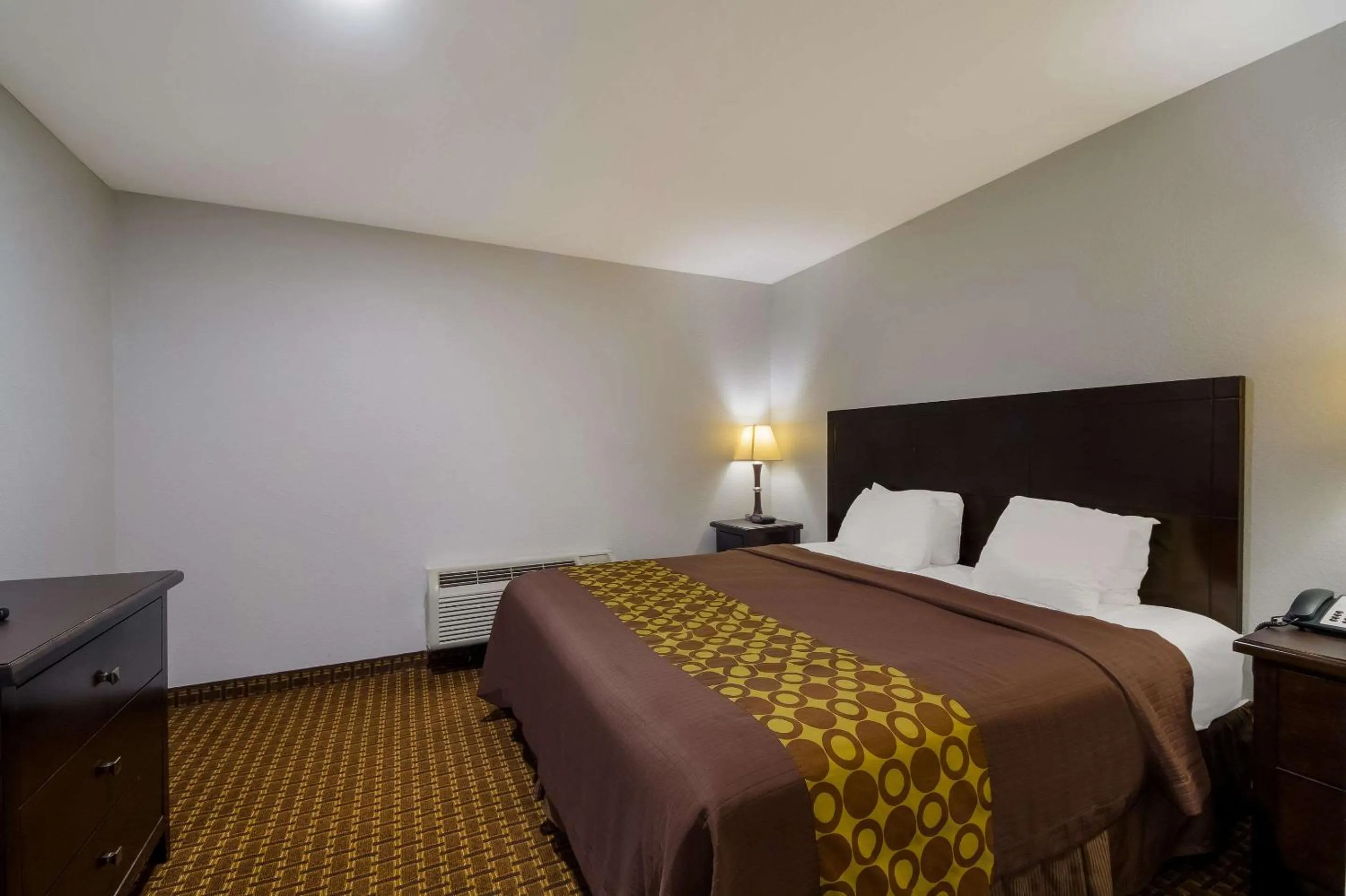 Bedroom, Bed in Rodeway Inn & Suites Corpus Christi Northwest