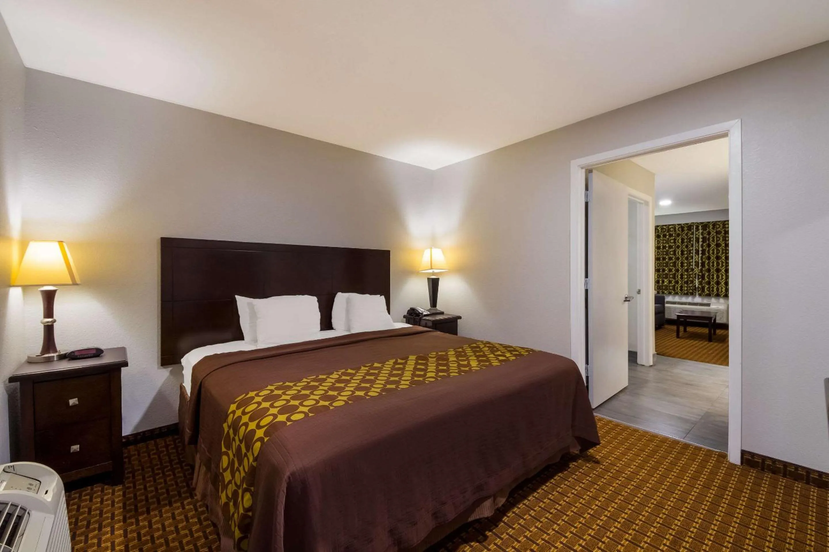 Bedroom, Bed in Rodeway Inn & Suites Corpus Christi Northwest