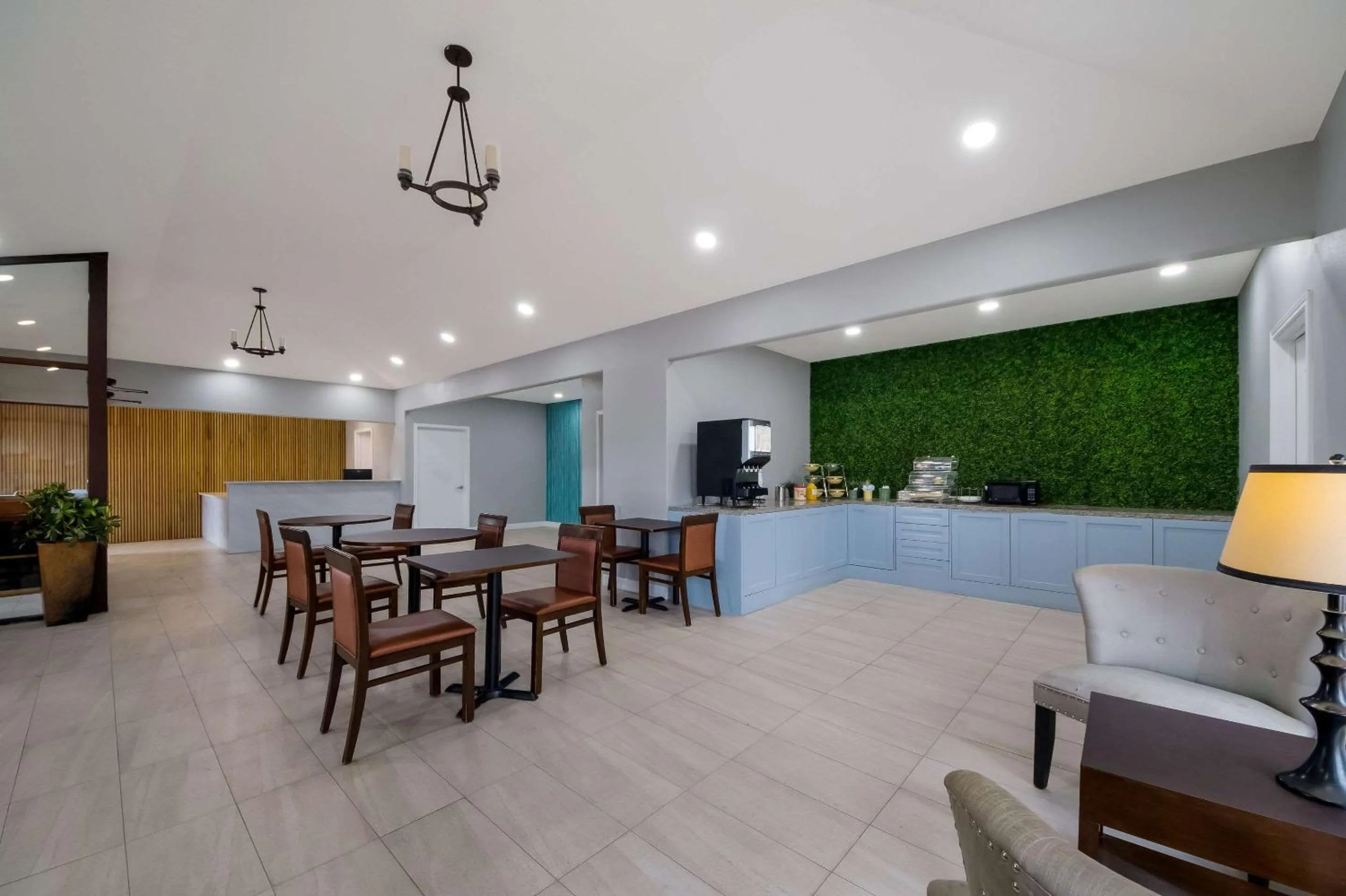 Breakfast in Rodeway Inn & Suites Corpus Christi Northwest