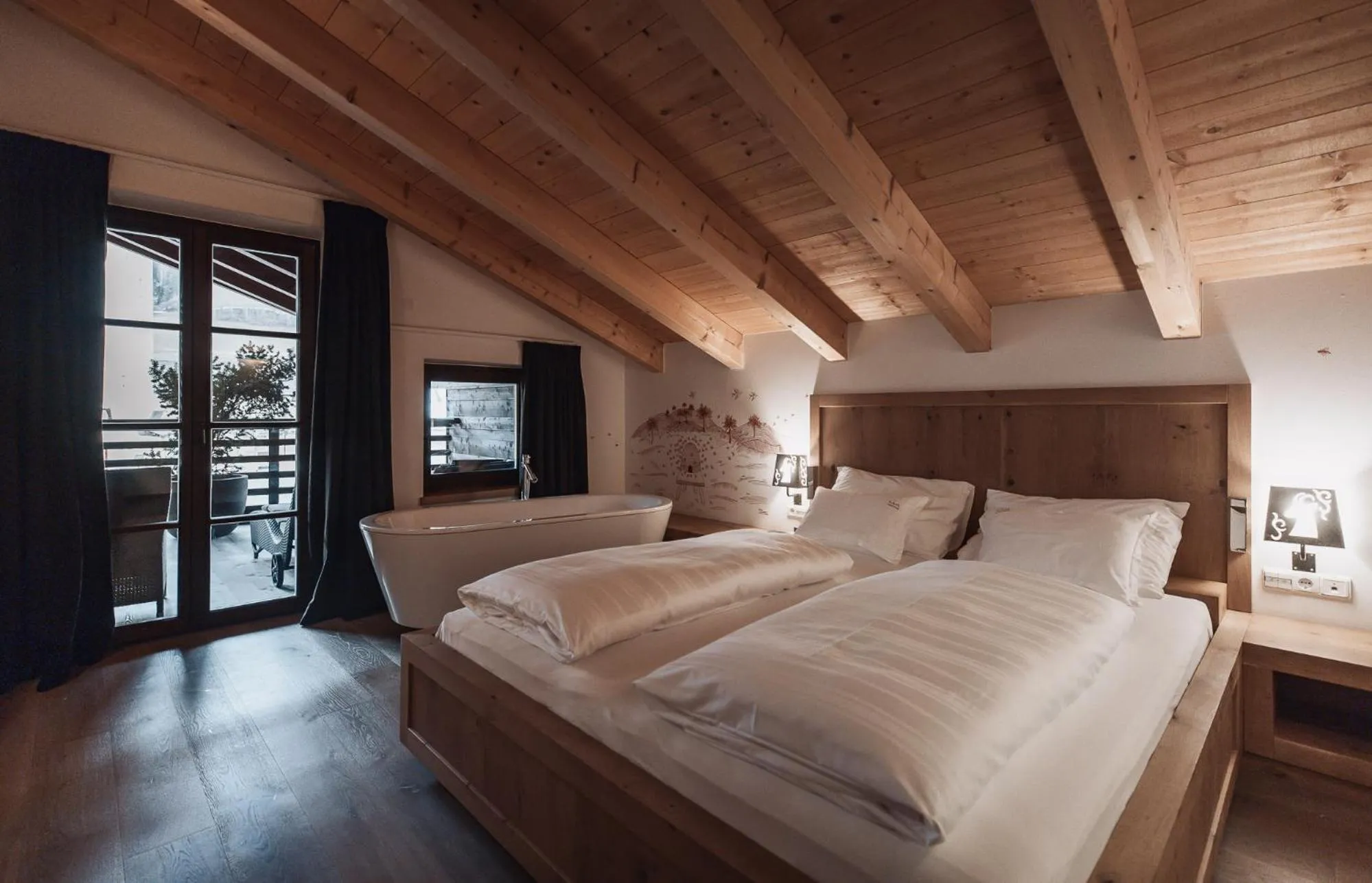 Bedroom, Bed in Zin Senfter Residence