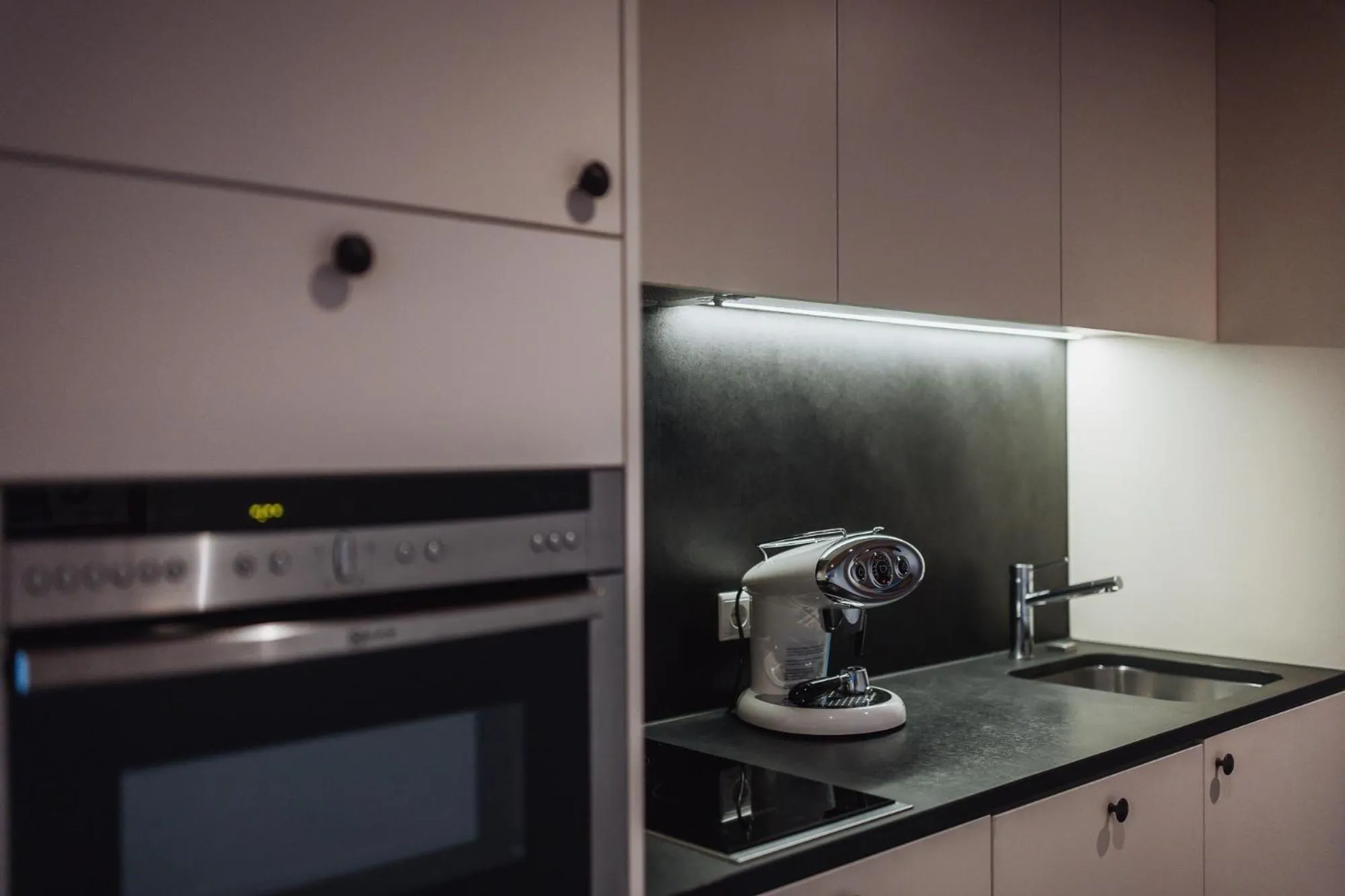 stove in Zin Senfter Residence