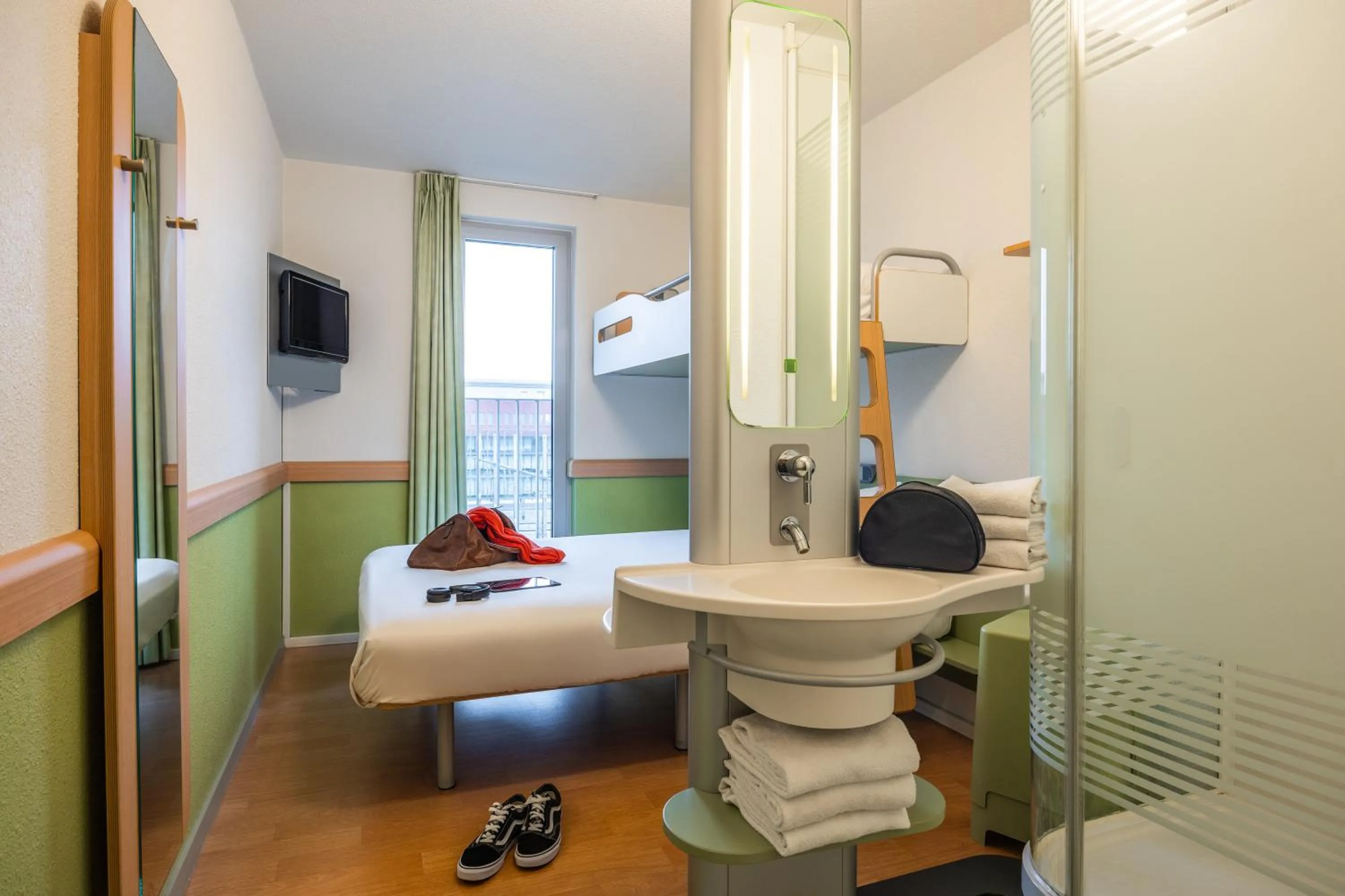 Bedroom, Bed in ibis budget Brugge Centrum Station