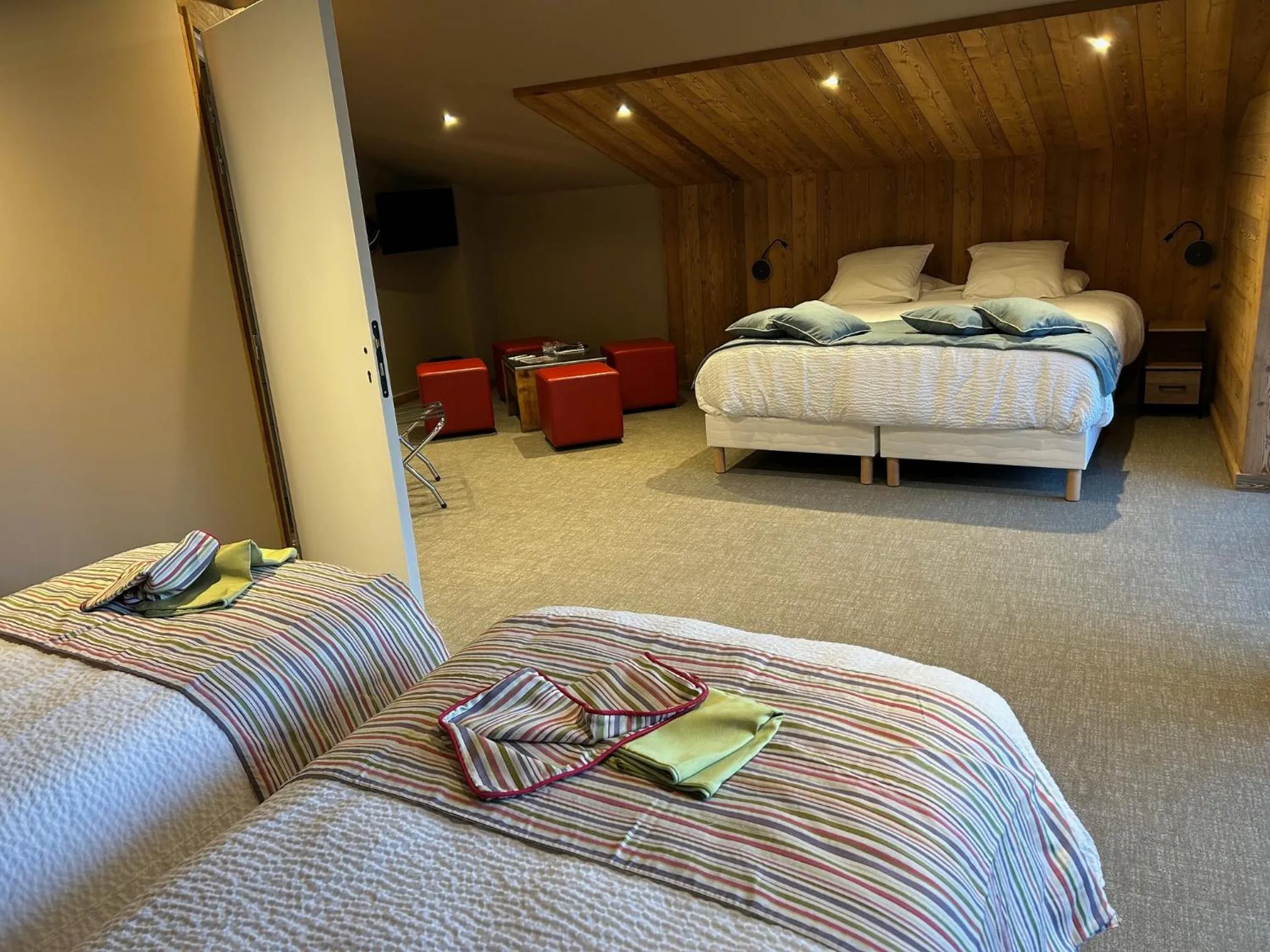 Bed in Hotel L'alpin