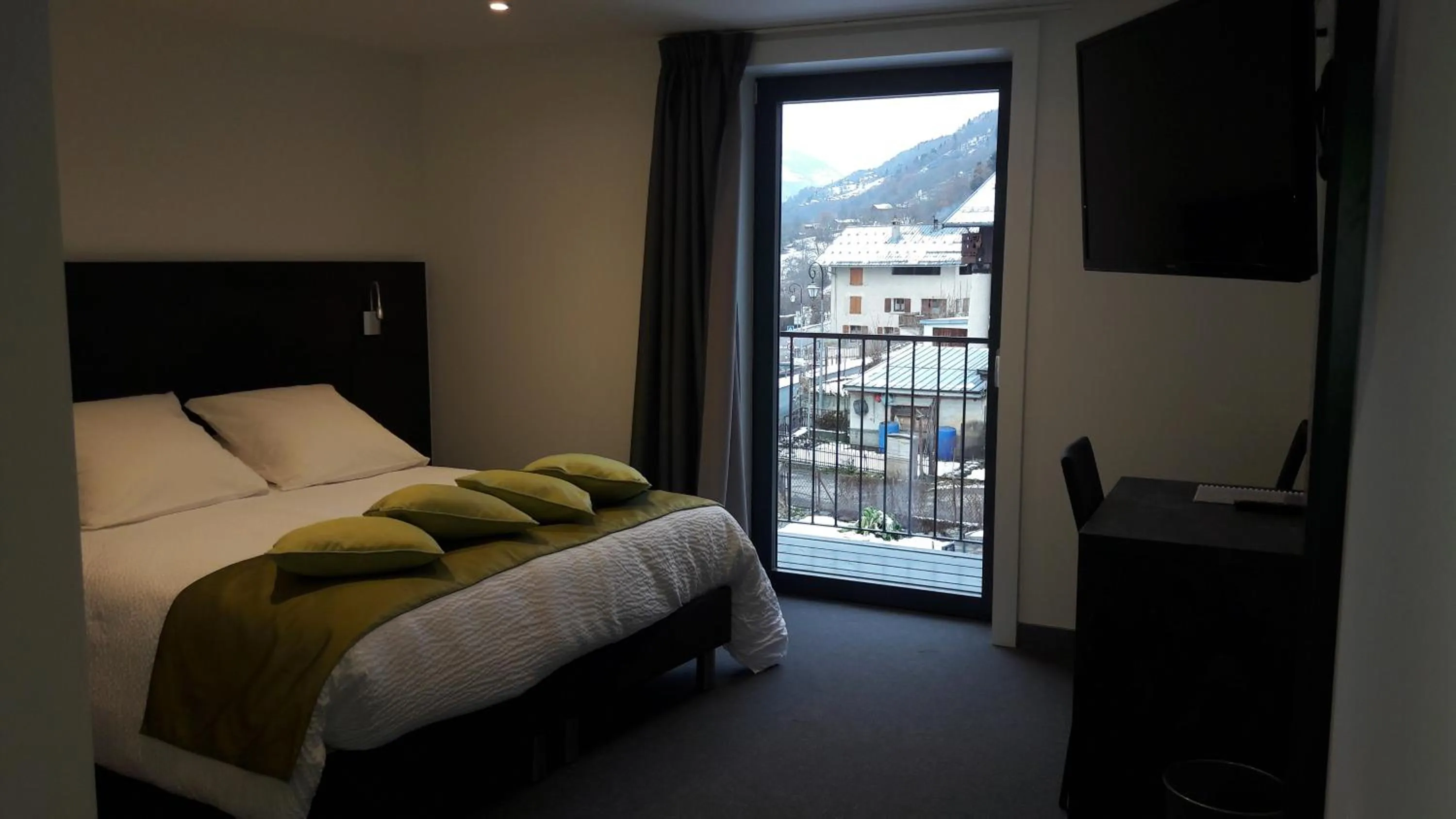 Bedroom, Bed in Hotel L'alpin