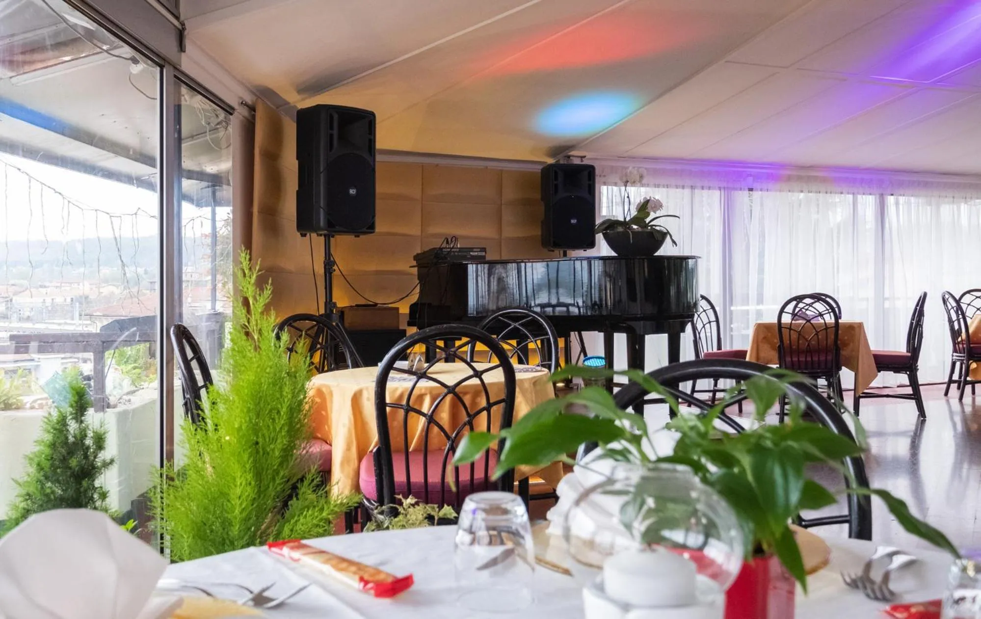 Restaurant/places to eat in Hotel Atlantic