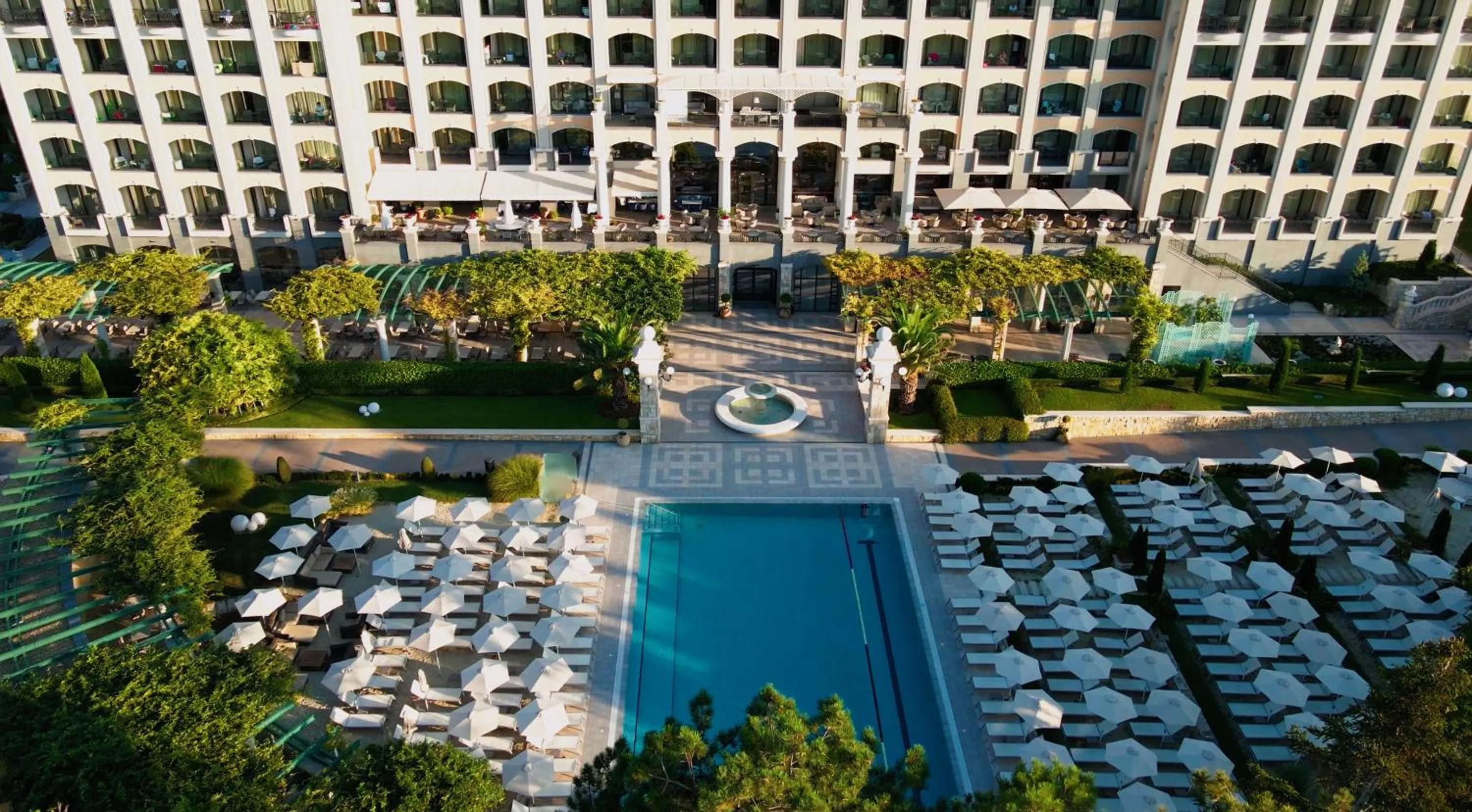 Garden view in Astor Garden Hotel