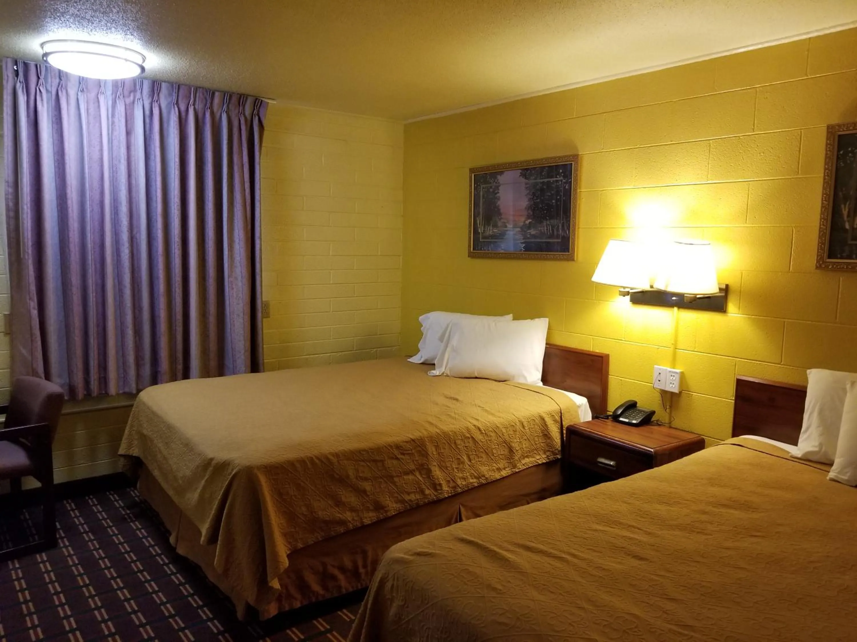 Bed in Motel 7 Rawlins