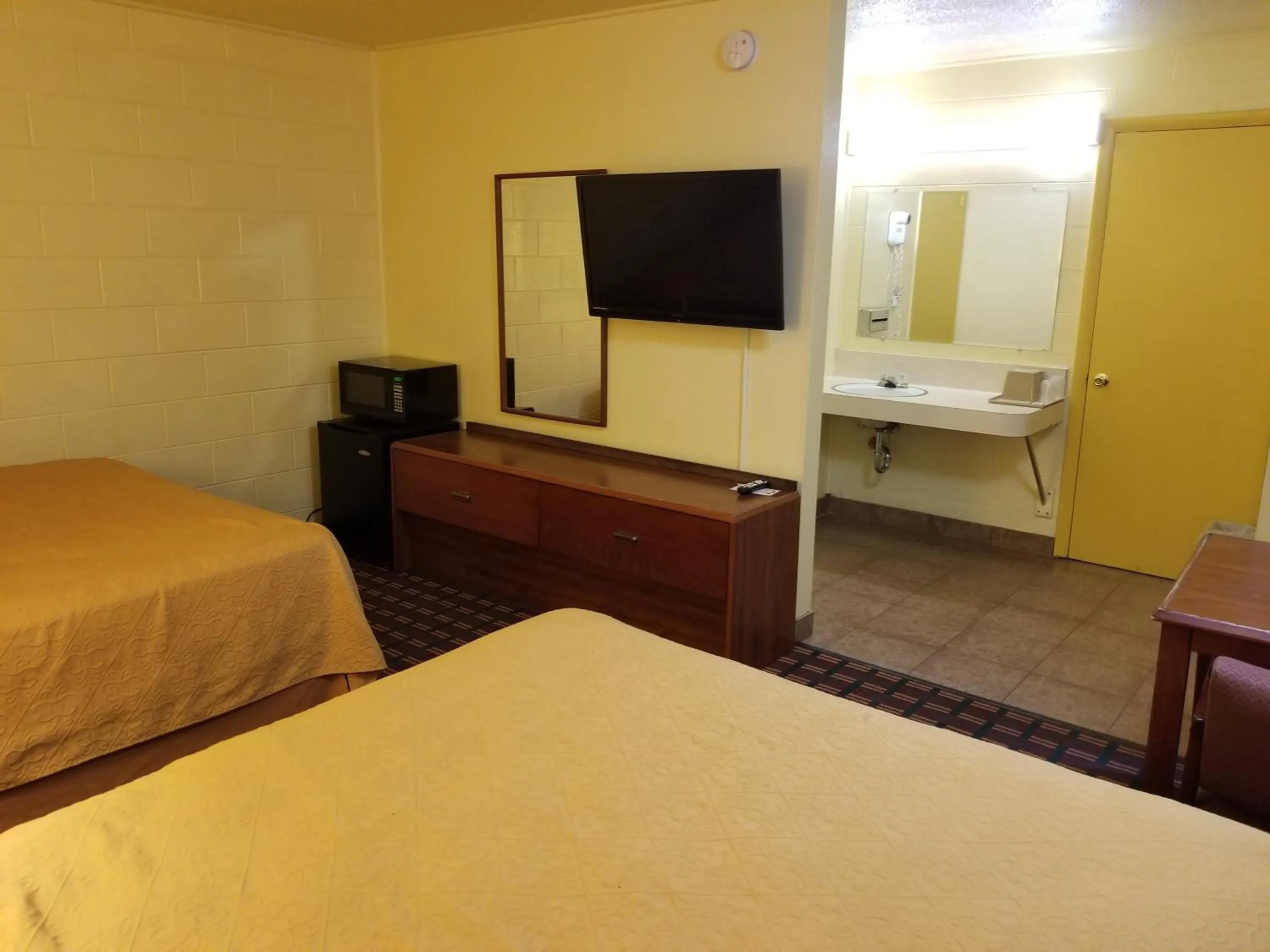 Bed in Motel 7 Rawlins