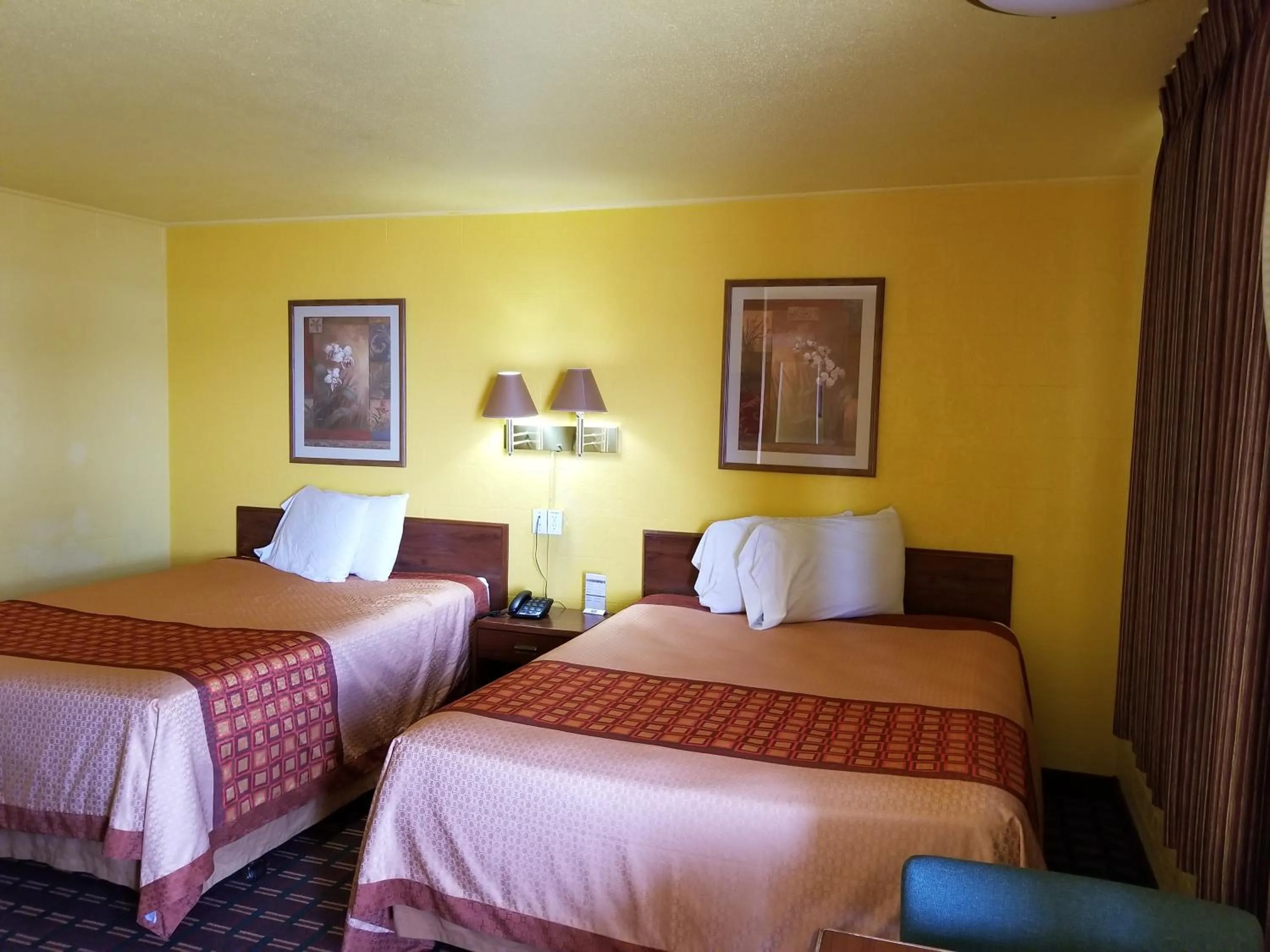 Bed in Motel 7 Rawlins