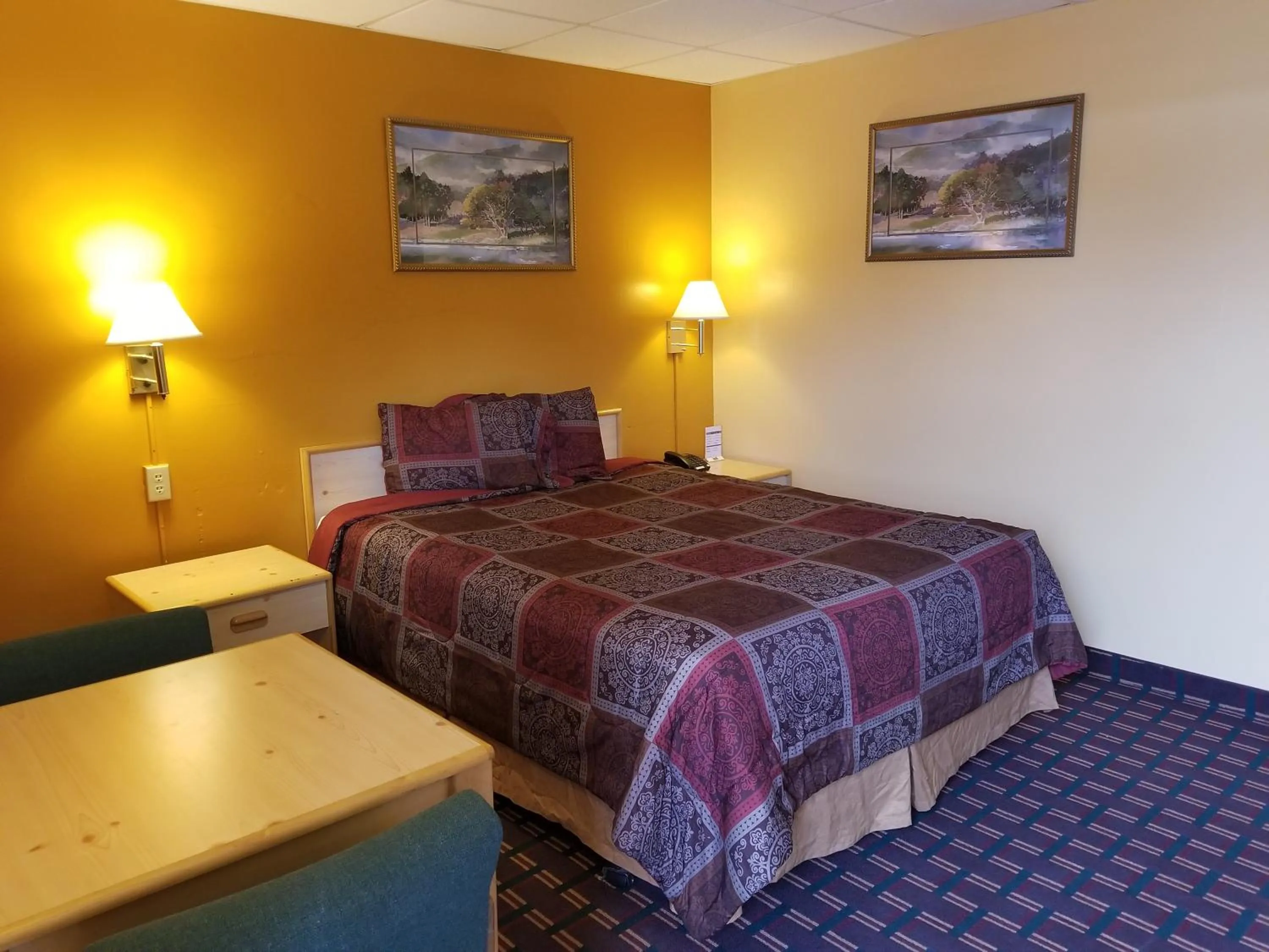 Bed in Motel 7 Rawlins