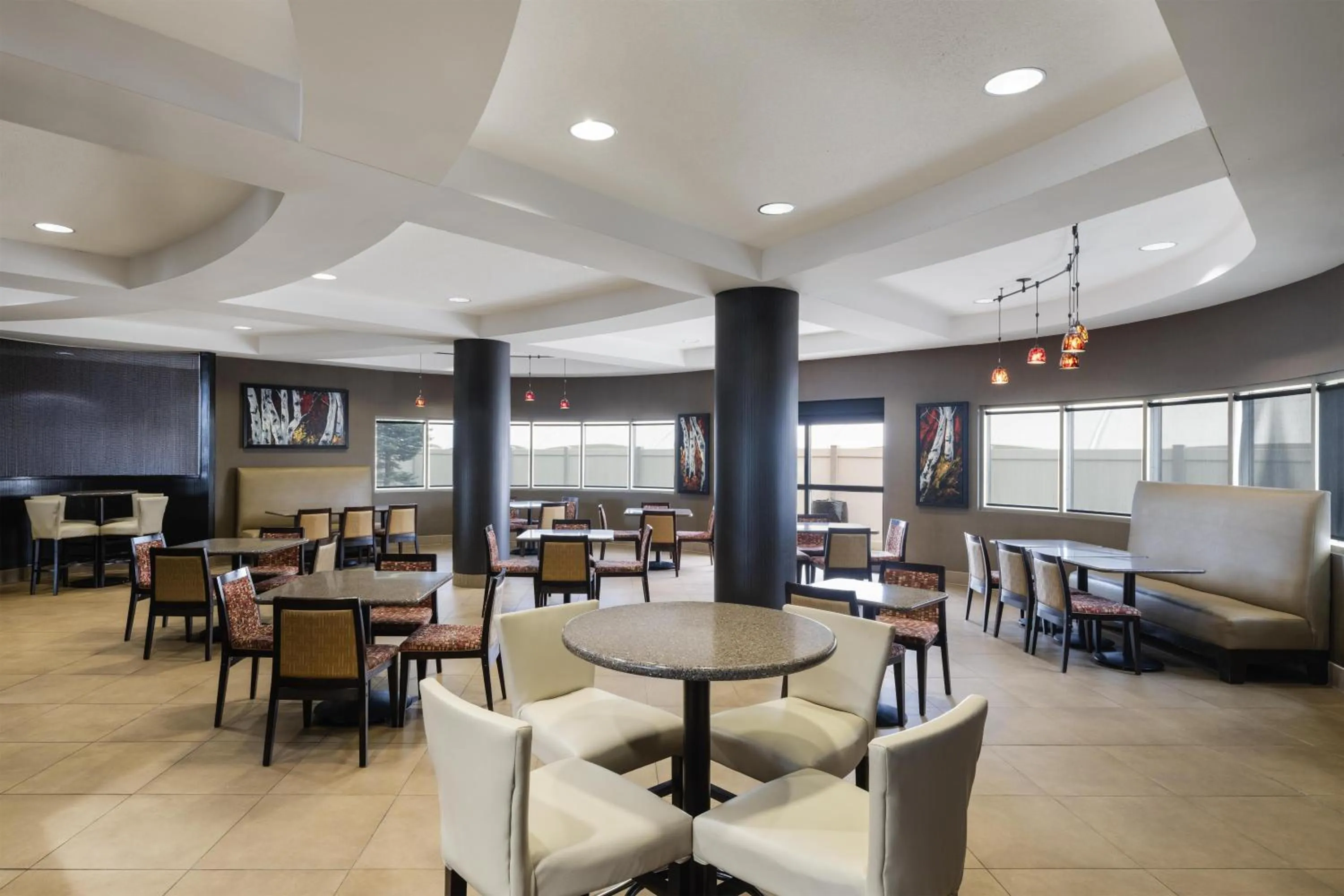 Restaurant/places to eat in Best Western Premier Freeport Inn Calgary Airport