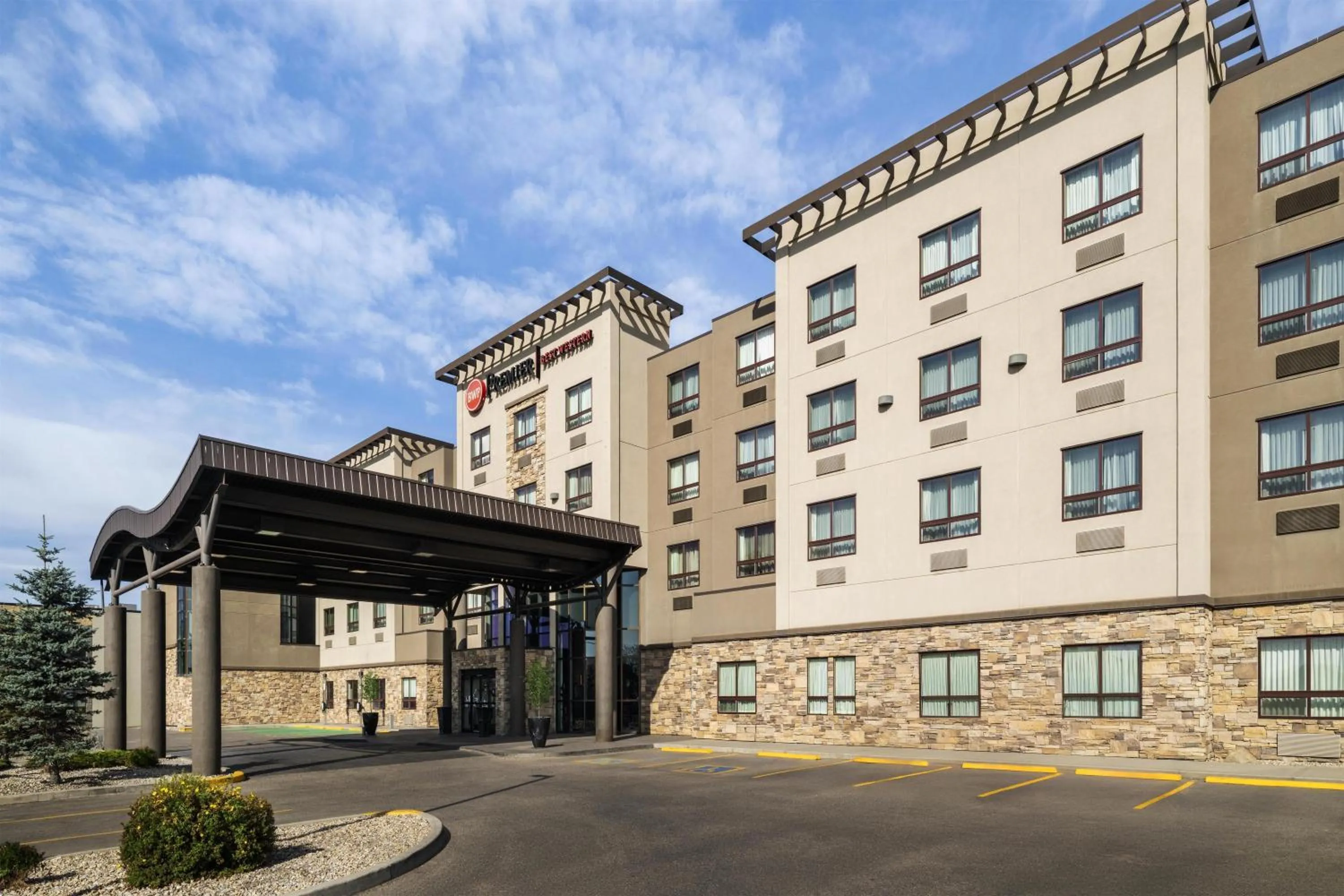 Property building in Best Western Premier Freeport Inn Calgary Airport