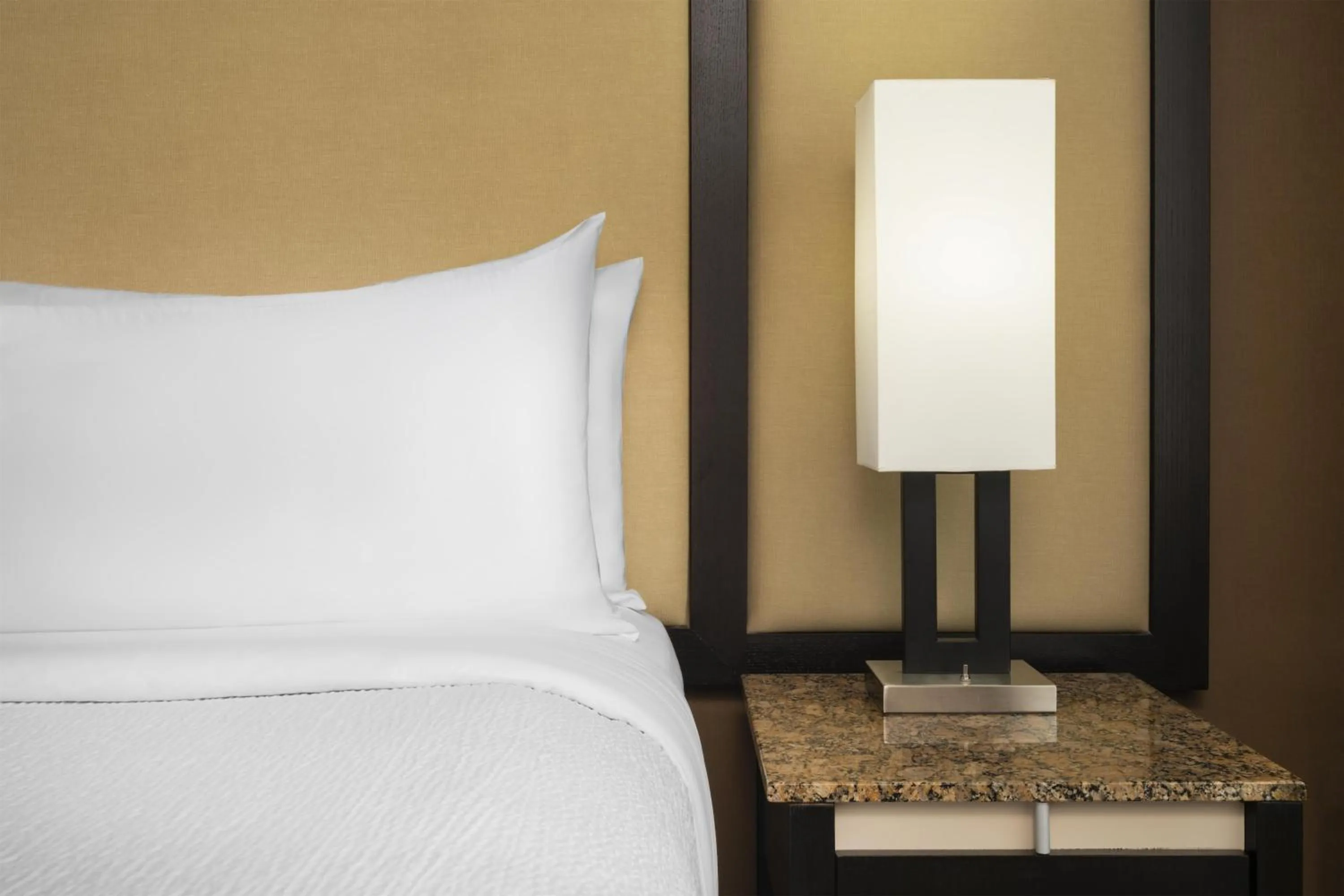 Bedroom, Bed in Best Western Premier Freeport Inn Calgary Airport