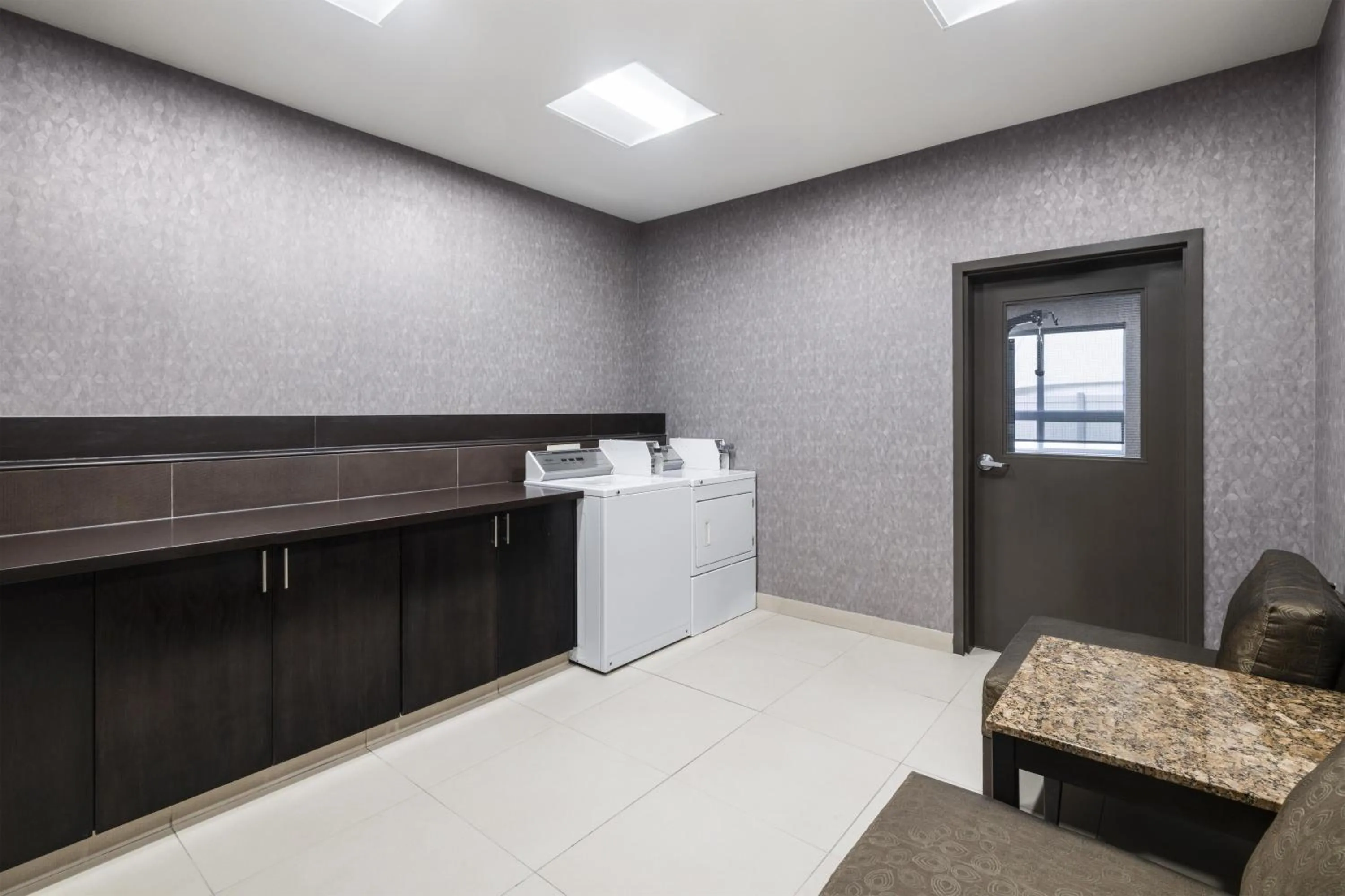 Property building in Best Western Premier Freeport Inn Calgary Airport