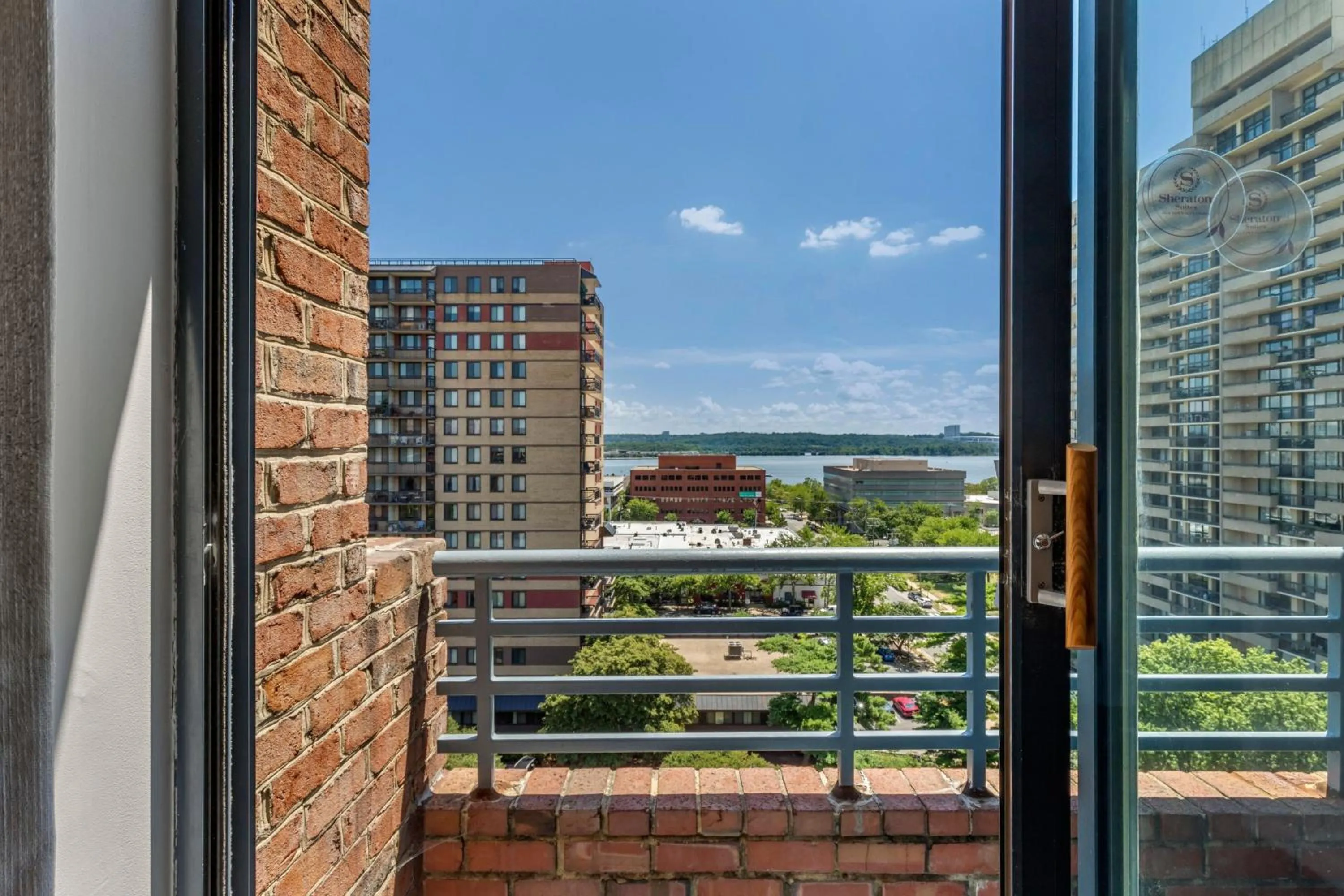 Photo of the whole room in Sheraton Suites Old Town Alexandria