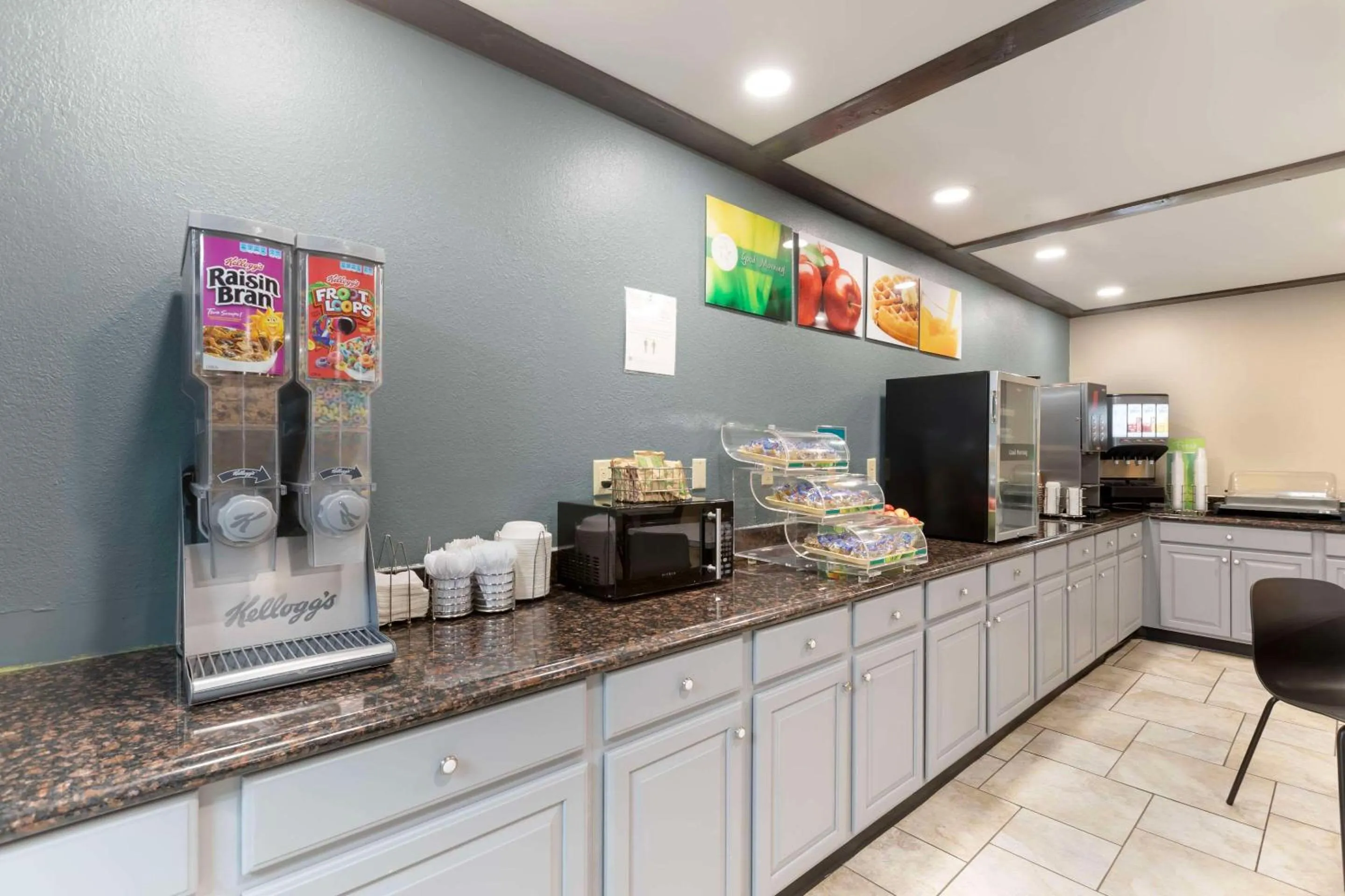 Breakfast in Quality Inn Newton at I-80