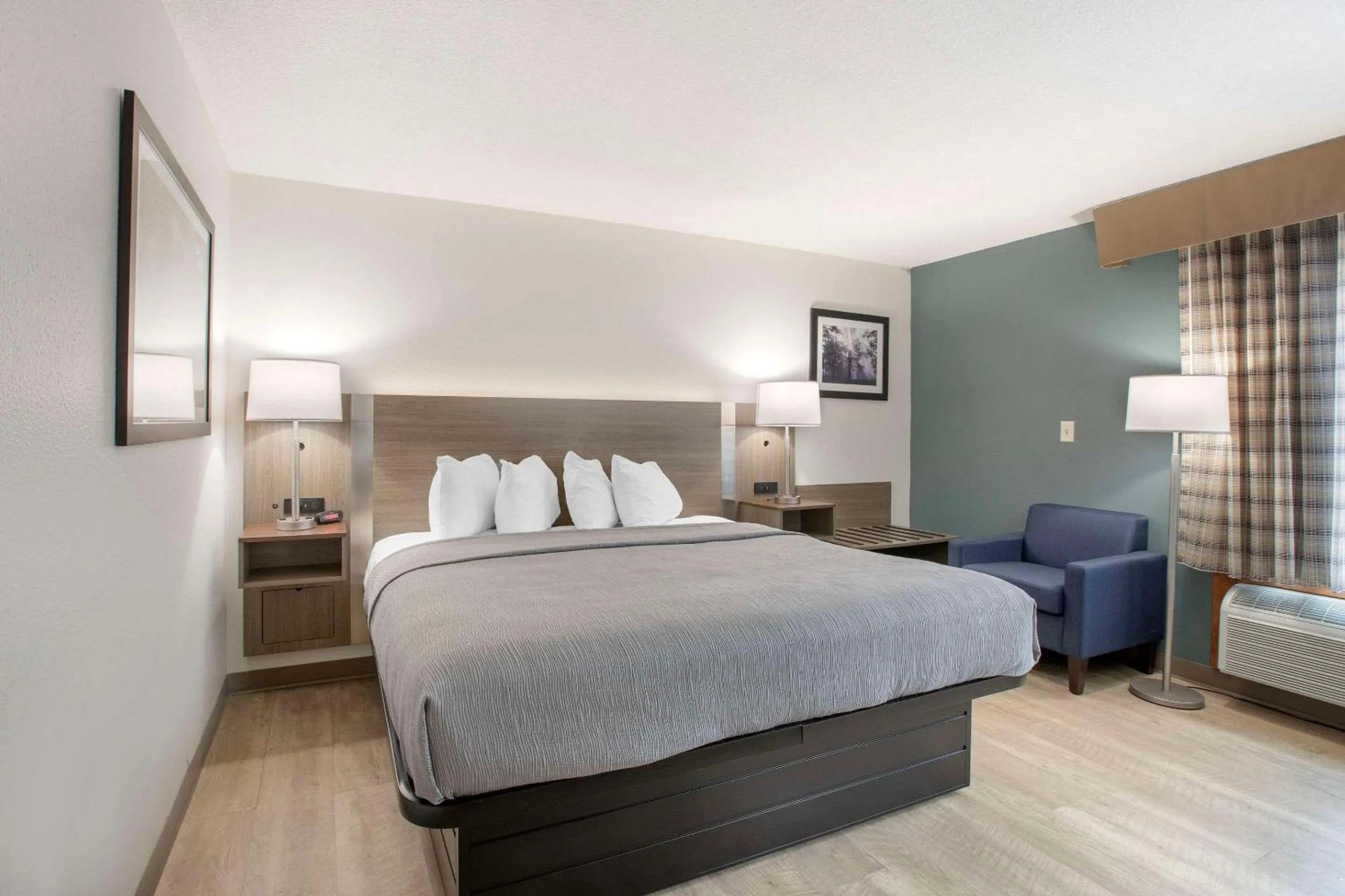 Bedroom, Bed in Quality Inn Newton at I-80