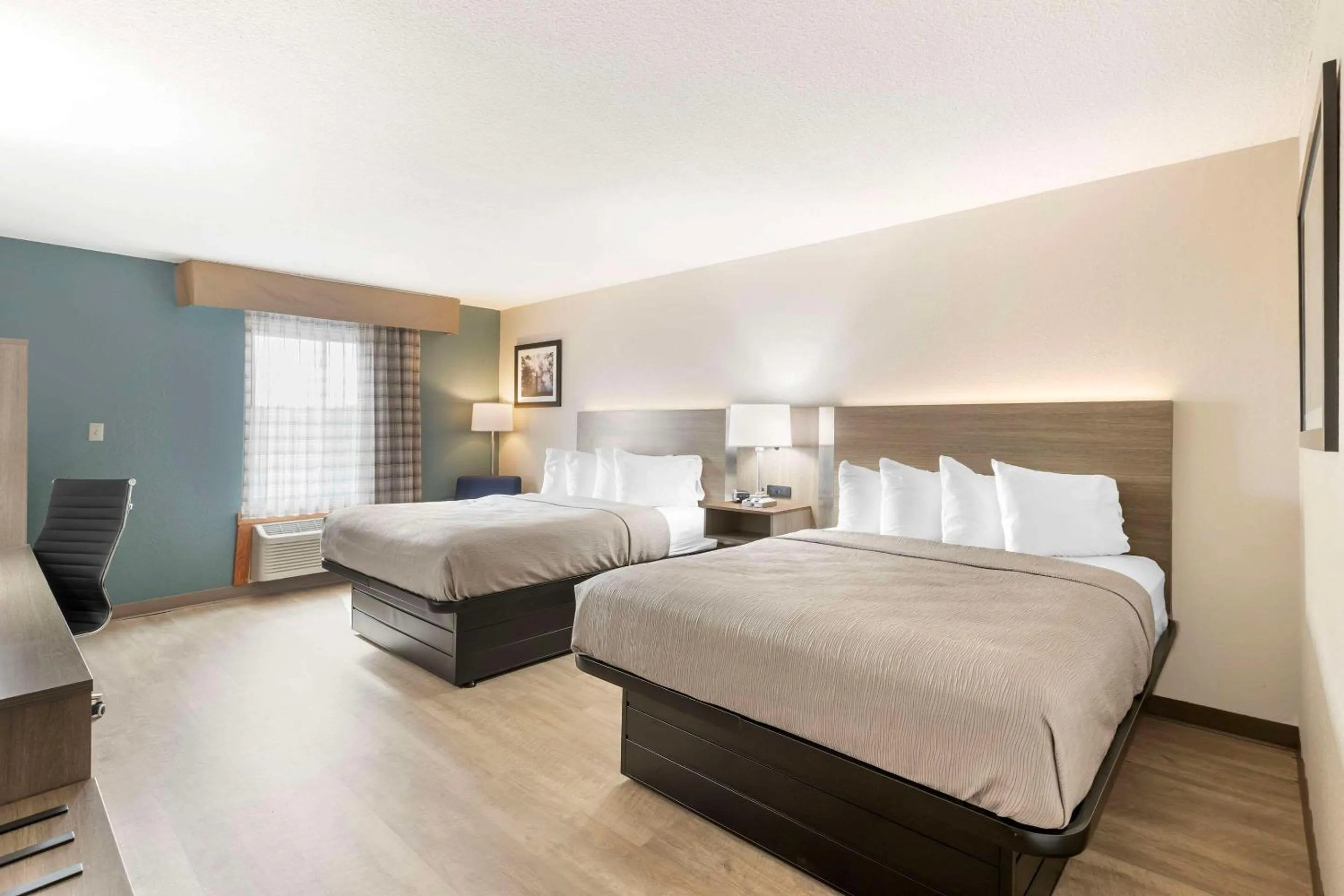 Bedroom, Bed in Quality Inn Newton at I-80