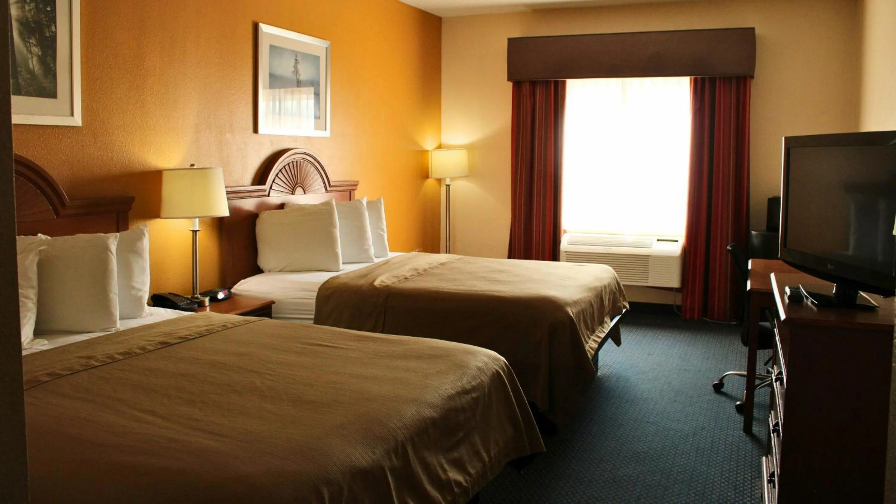 Photo of the whole room, Bed in Magnuson Hotel Sand Springs – Tulsa West
