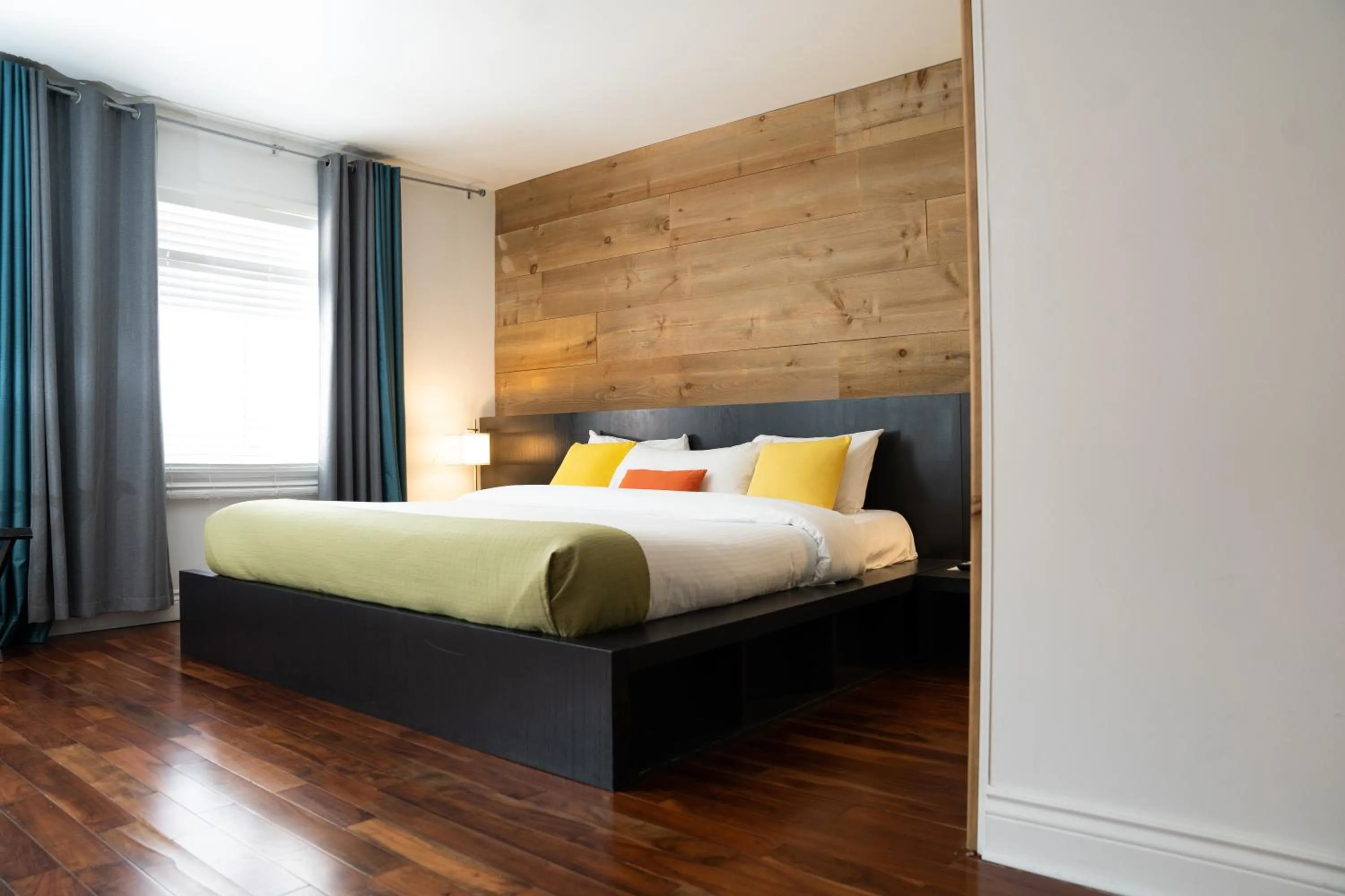 Bed in Hôtel Énergie Shawinigan