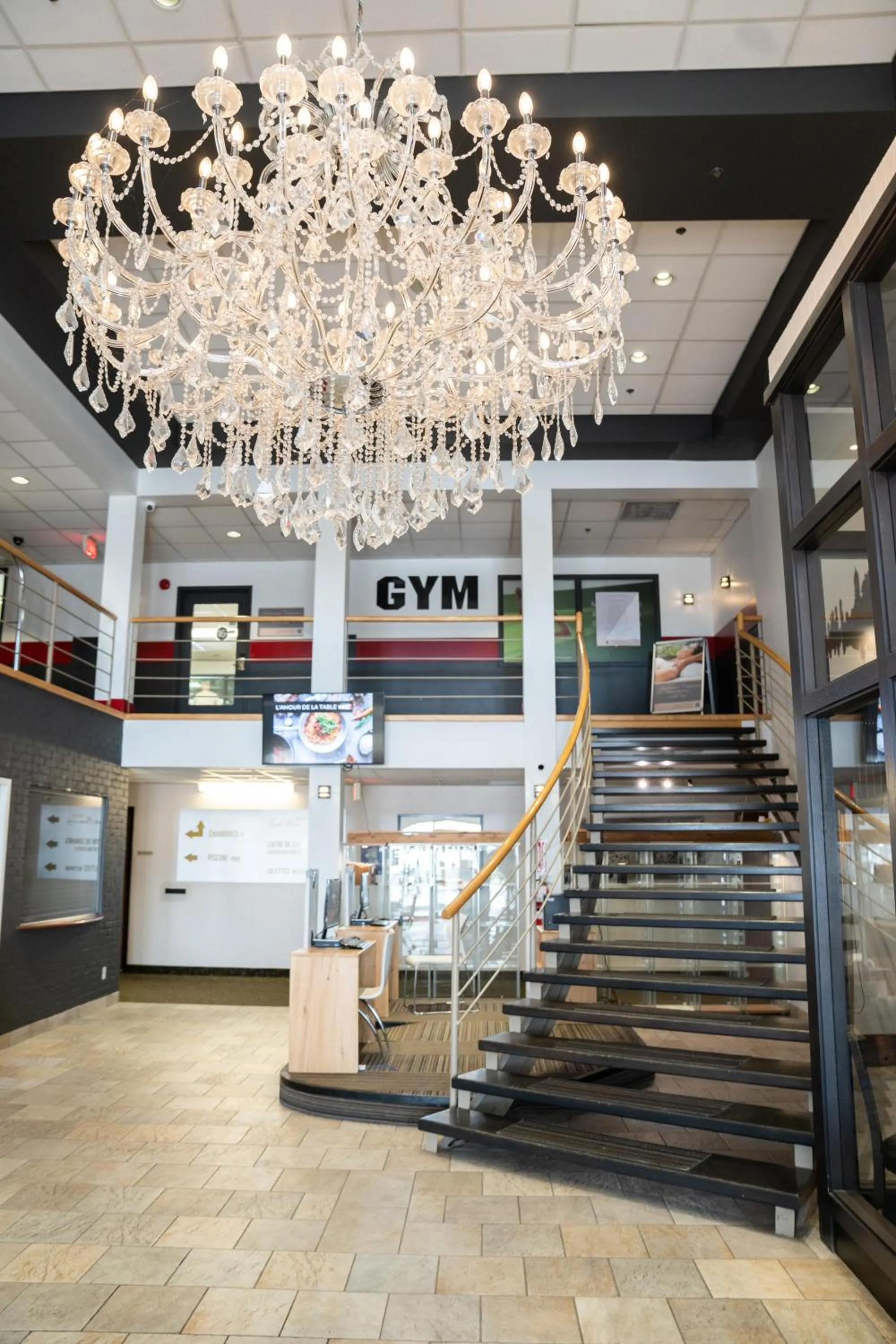 Lobby or reception in Hôtel Énergie Shawinigan