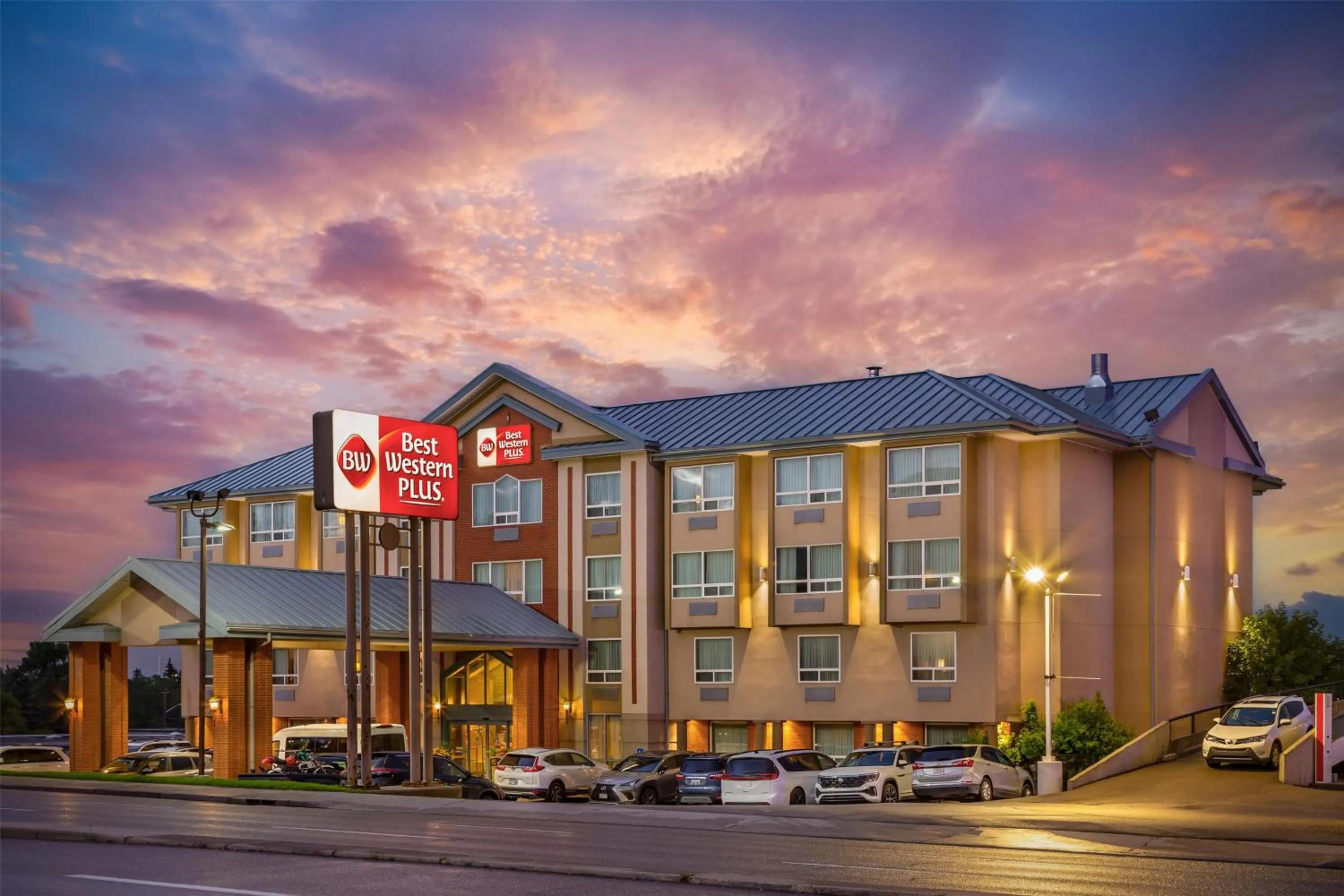 Property building in Best Western PLUS Calgary Centre Inn