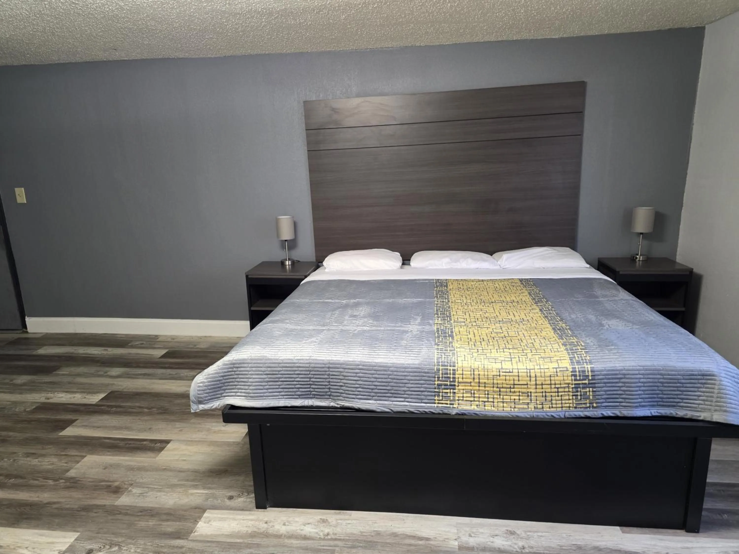 Photo of the whole room, Bed in Boulevard Inn