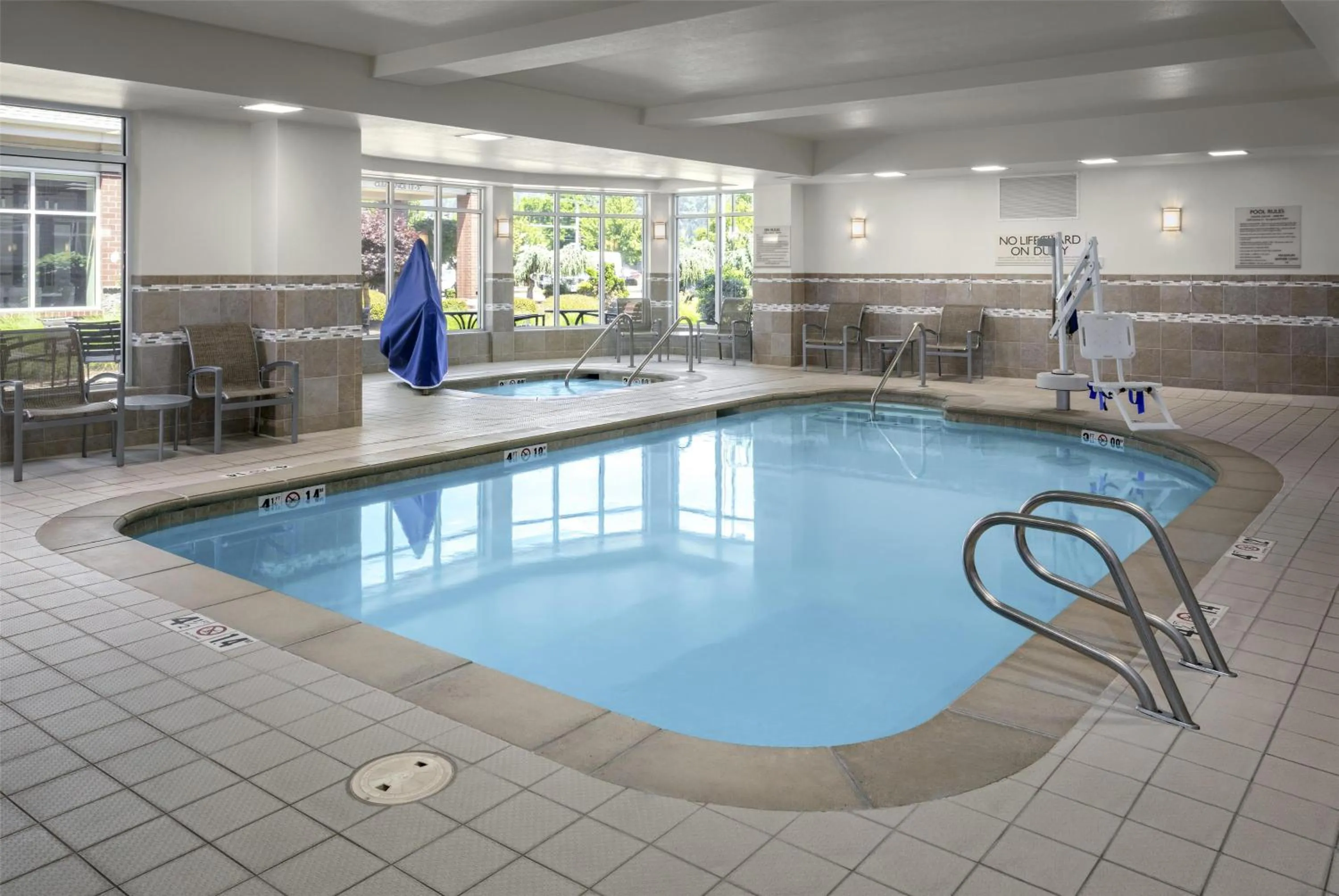 Pool view in Hilton Garden Inn Eugene/Springfield