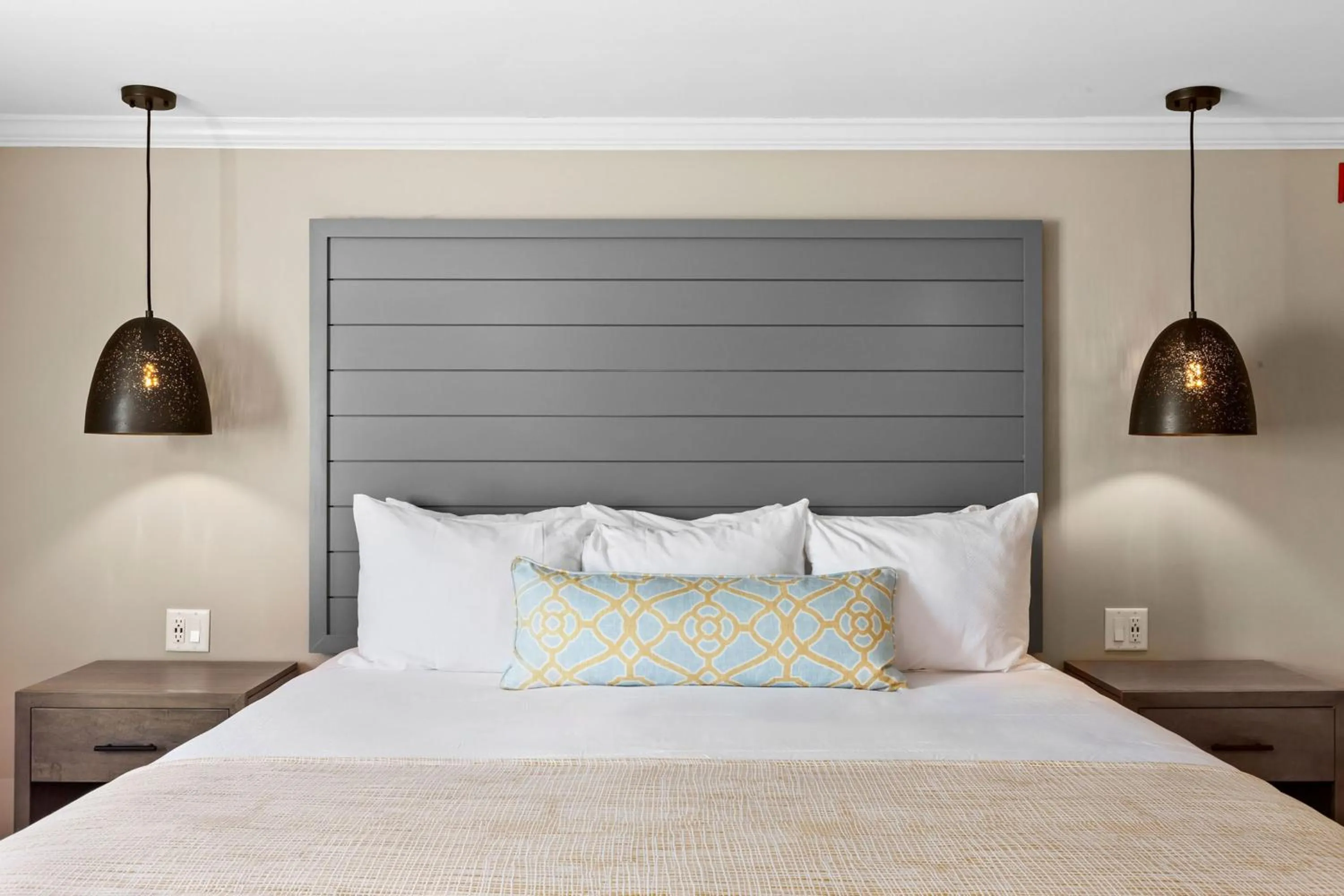 Bed in Pelham on Main