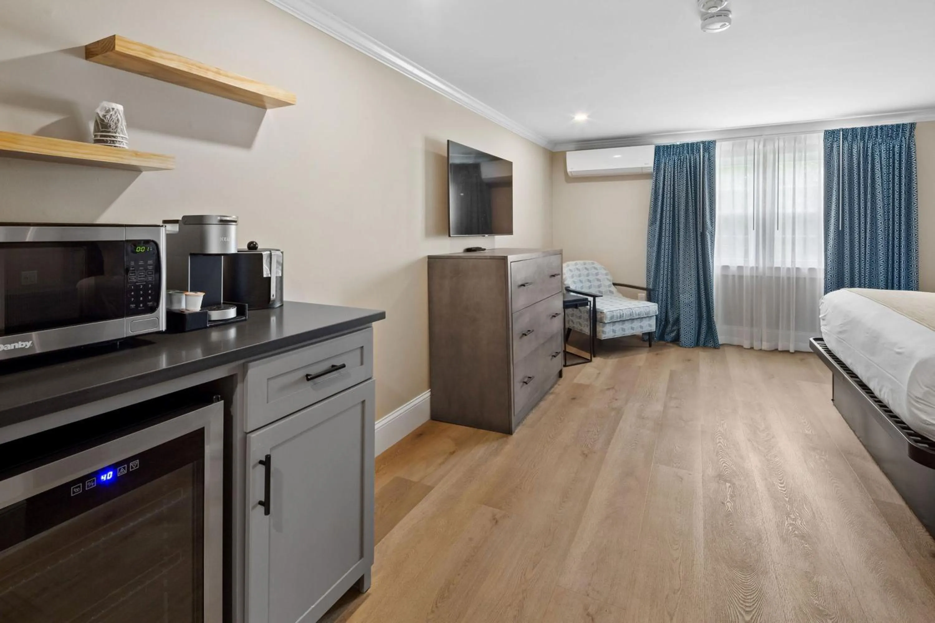 Bed in Pelham on Main