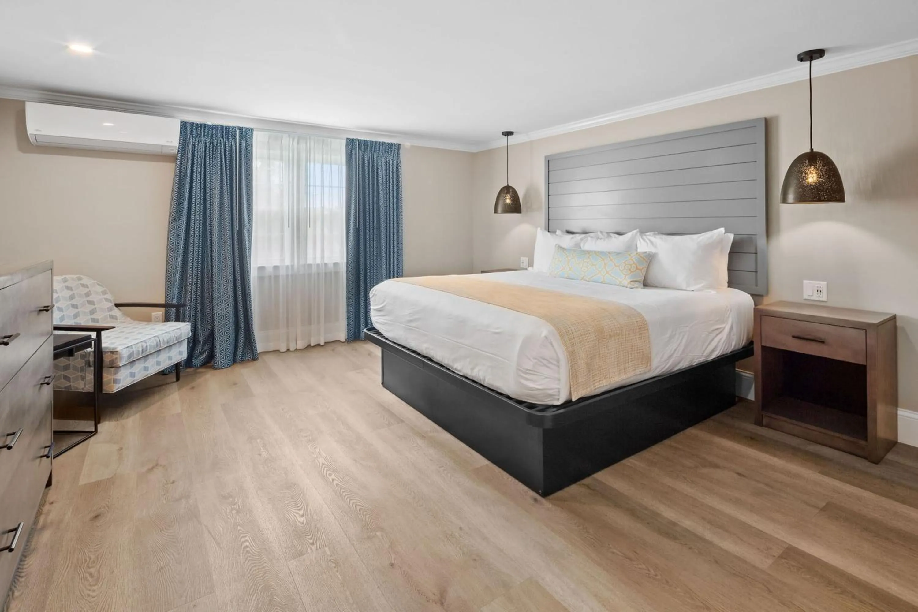 Bed in Pelham on Main