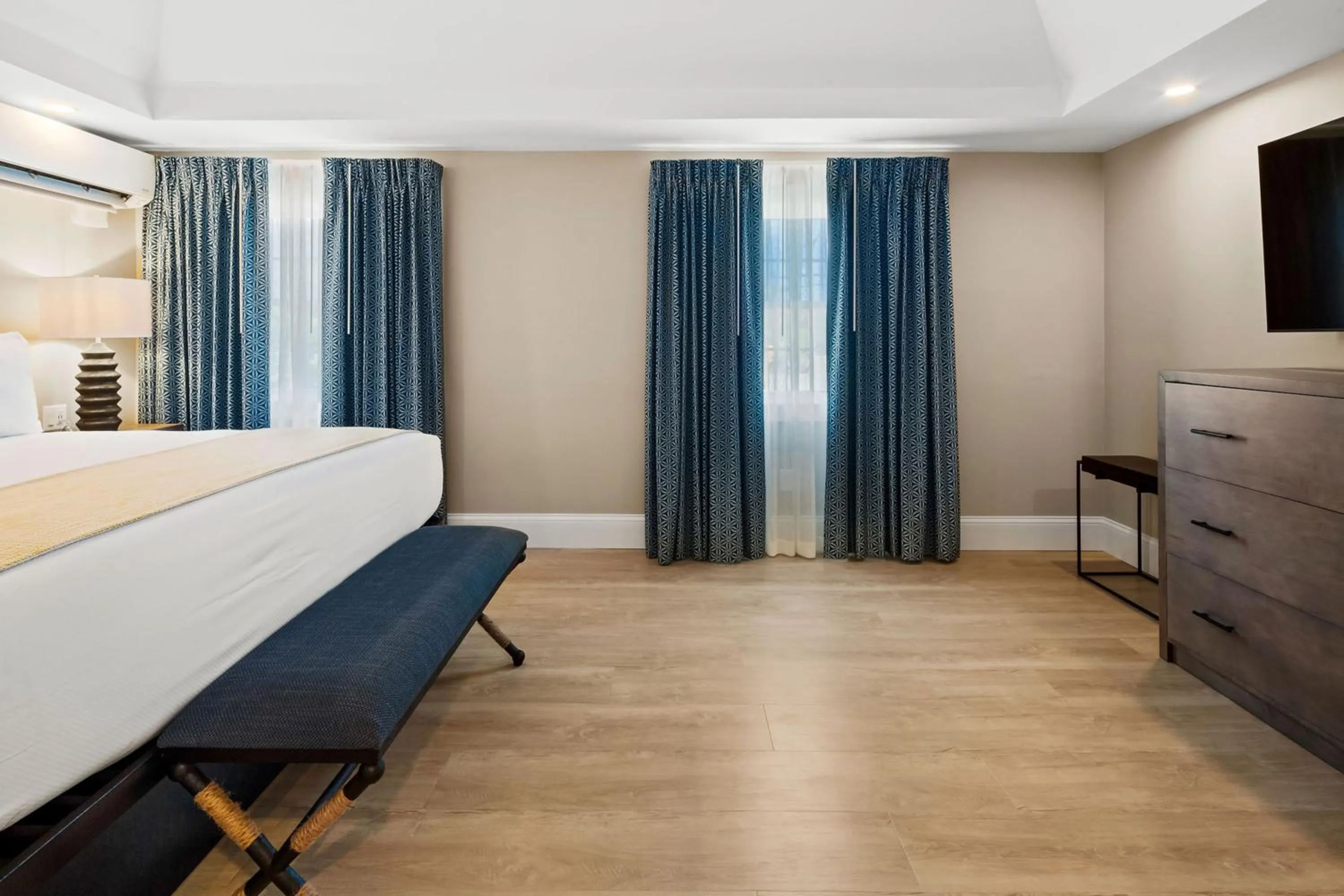 Bed in Pelham on Main