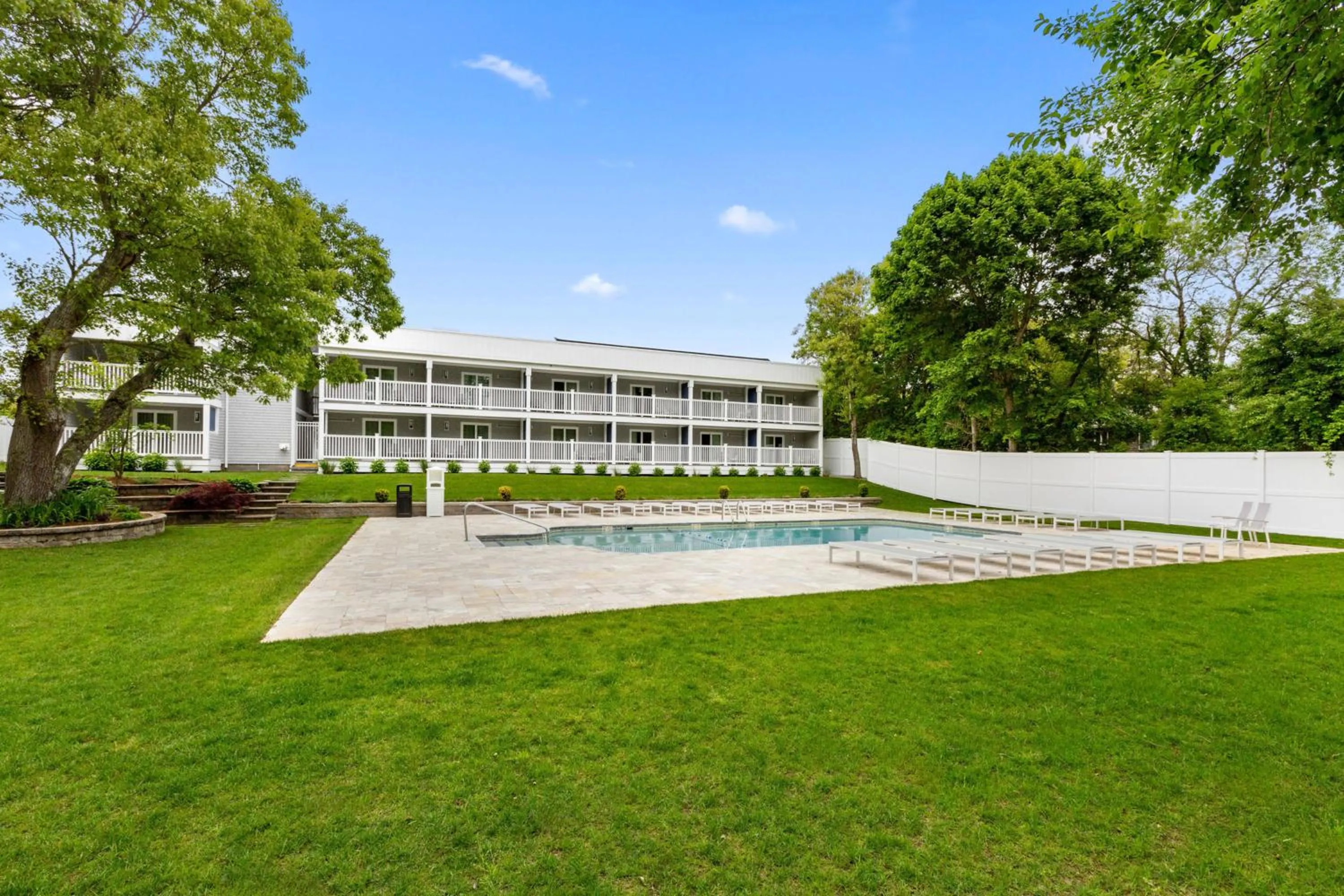 Swimming pool in Pelham on Main