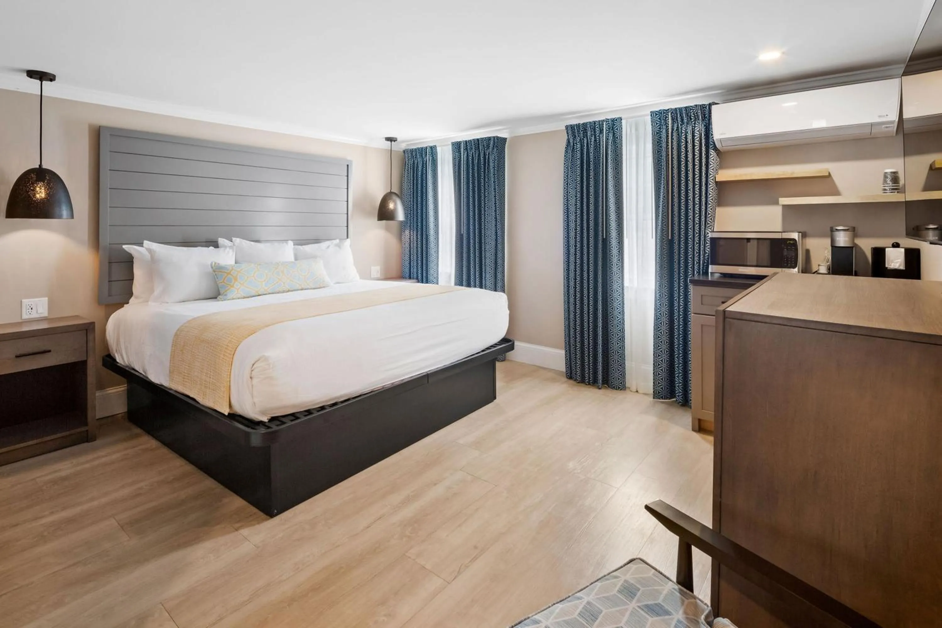 Bed in Pelham on Main