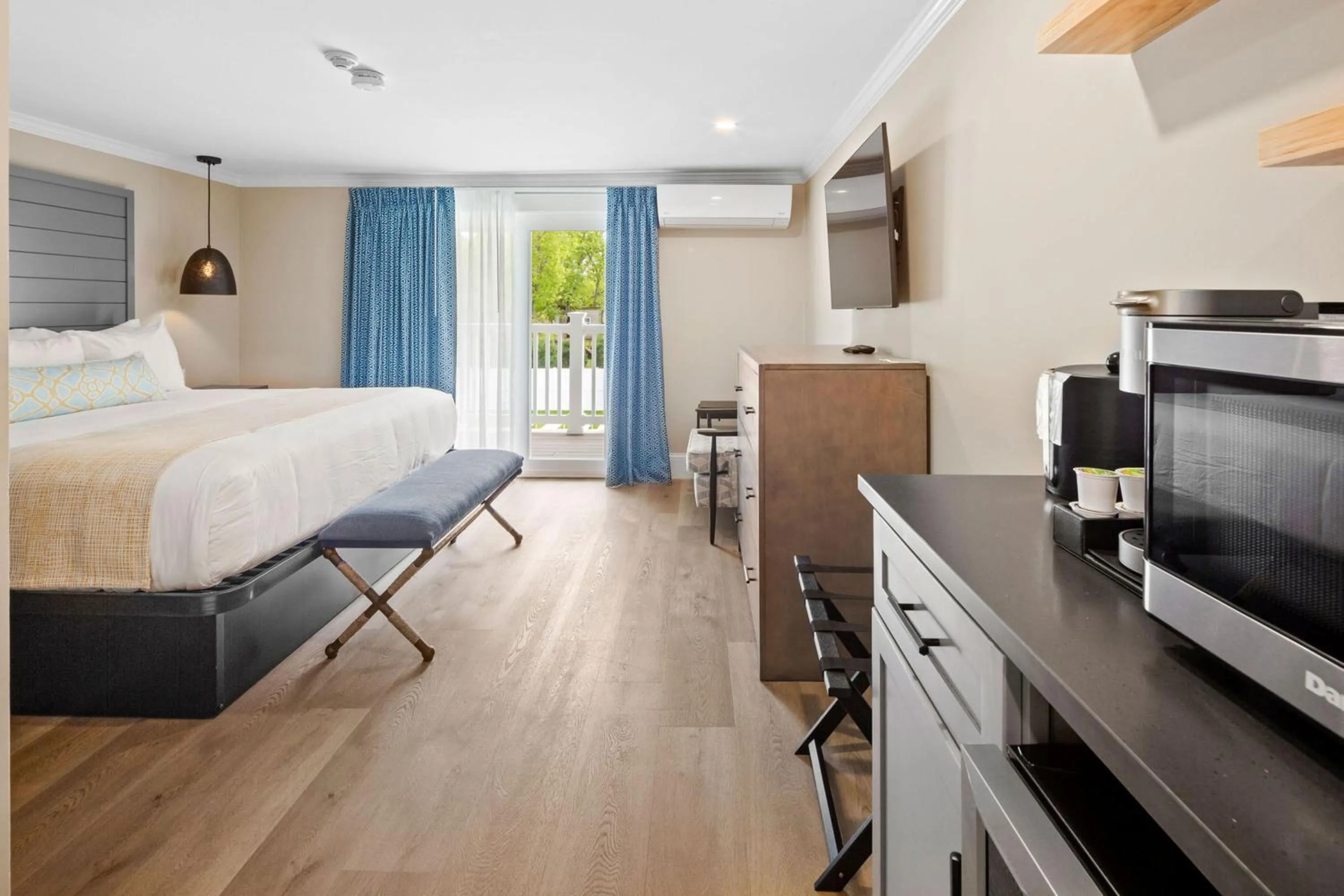 Bed in Pelham on Main