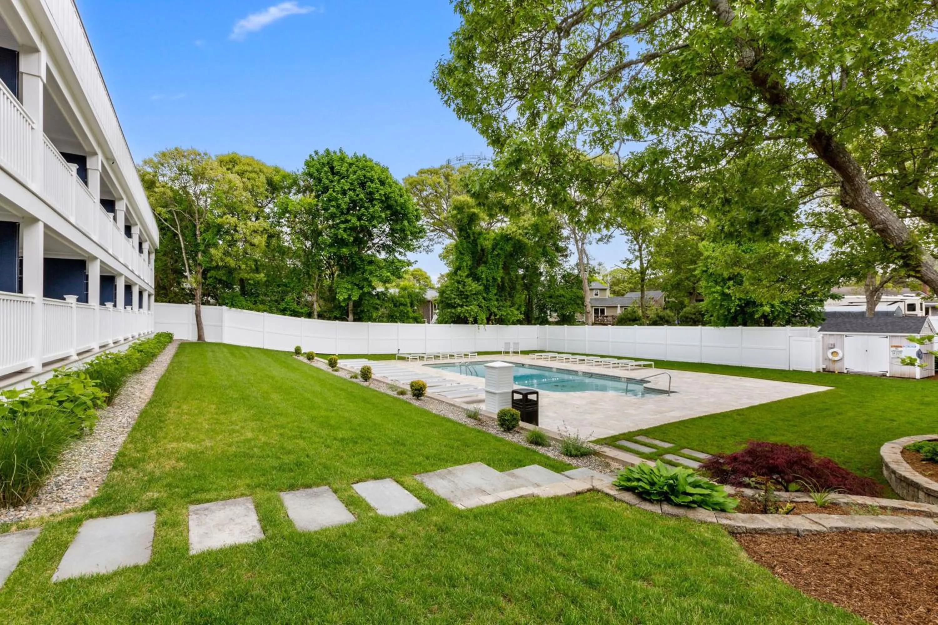 Swimming pool in Pelham on Main