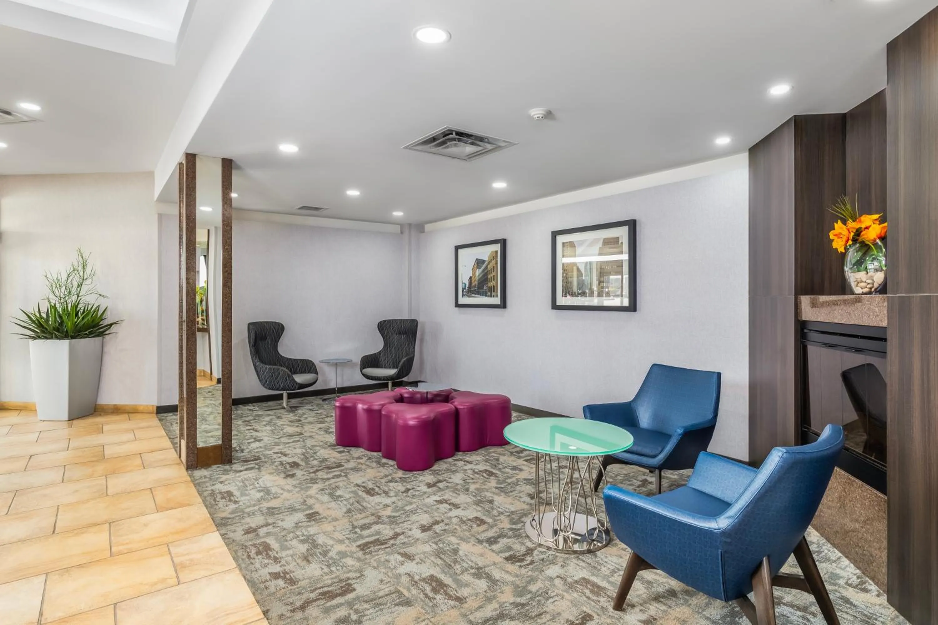 Seating area in Quality Inn & Suites