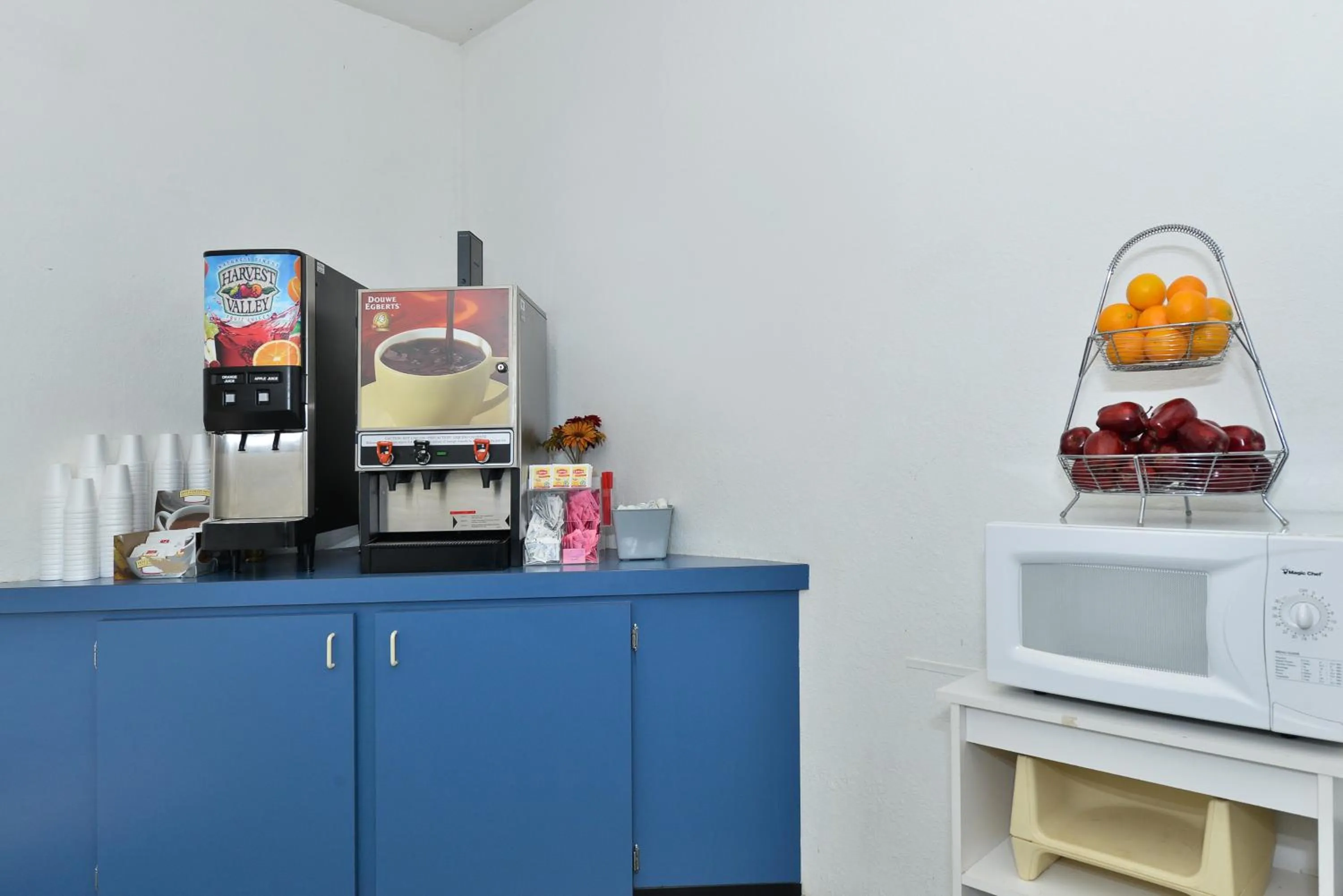 Food in Americas Best Value Inn Mackinaw City