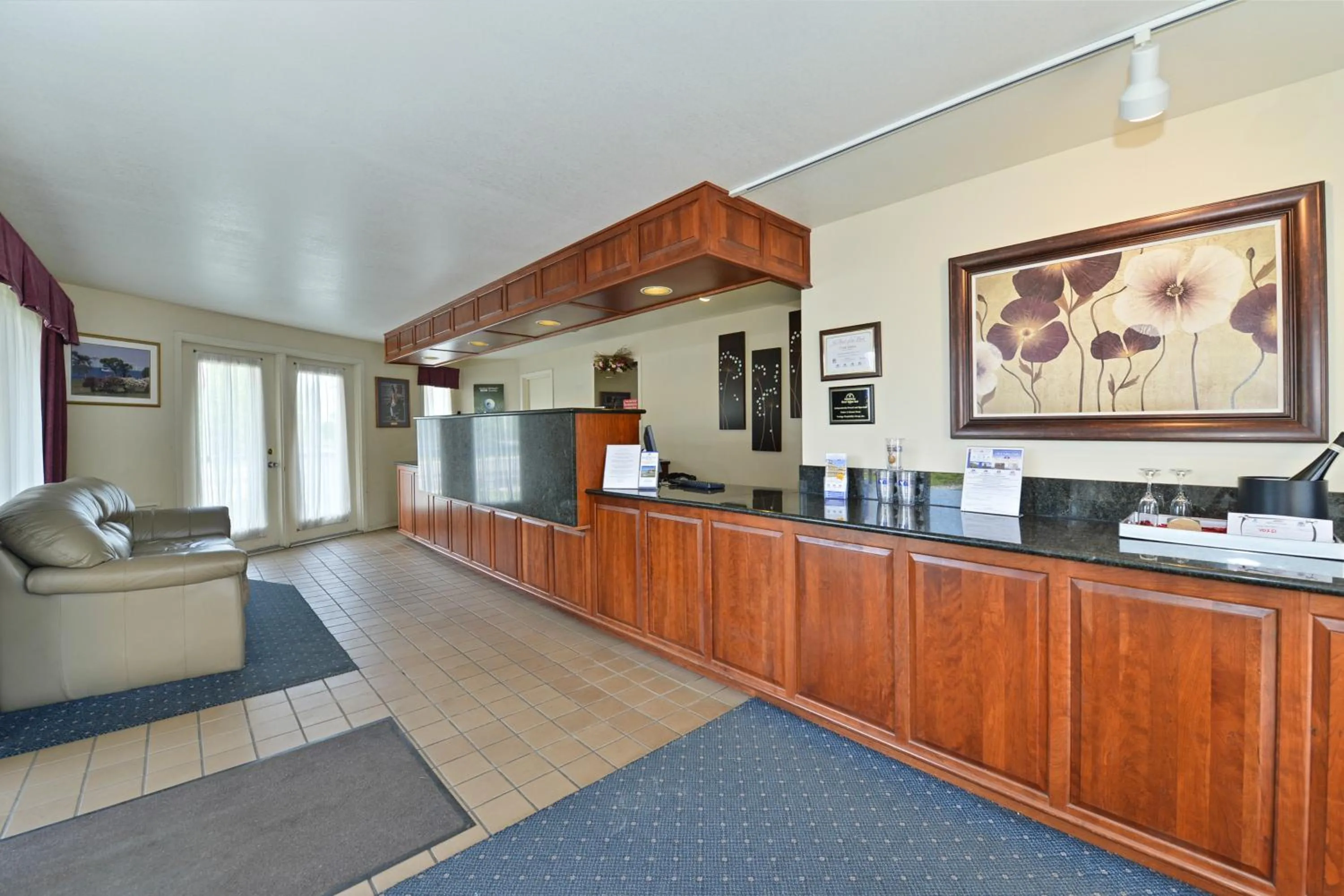 Lobby or reception in Americas Best Value Inn Mackinaw City